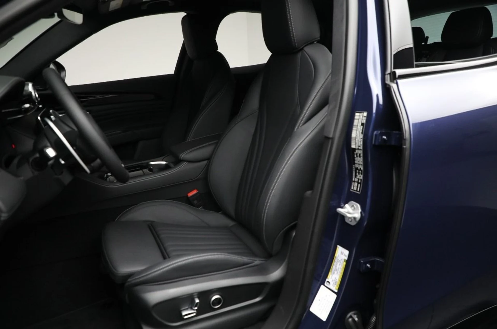 mph009_2589764631_New_2025_Maserati_Grecale_Modena_420afbe0c4