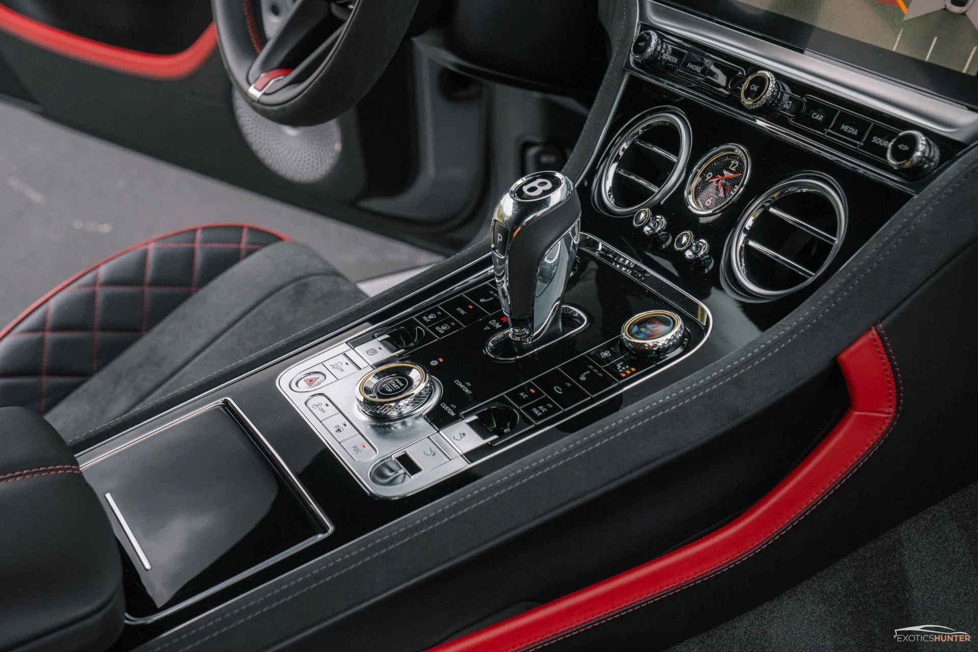 mph009_2591036396_Used_2022_Bentley_Continental_GT_Speed_in_Camrian_Grey_w_Factory_Carbon_Kit_Rotating_Display_1762295522_c34d786e4e