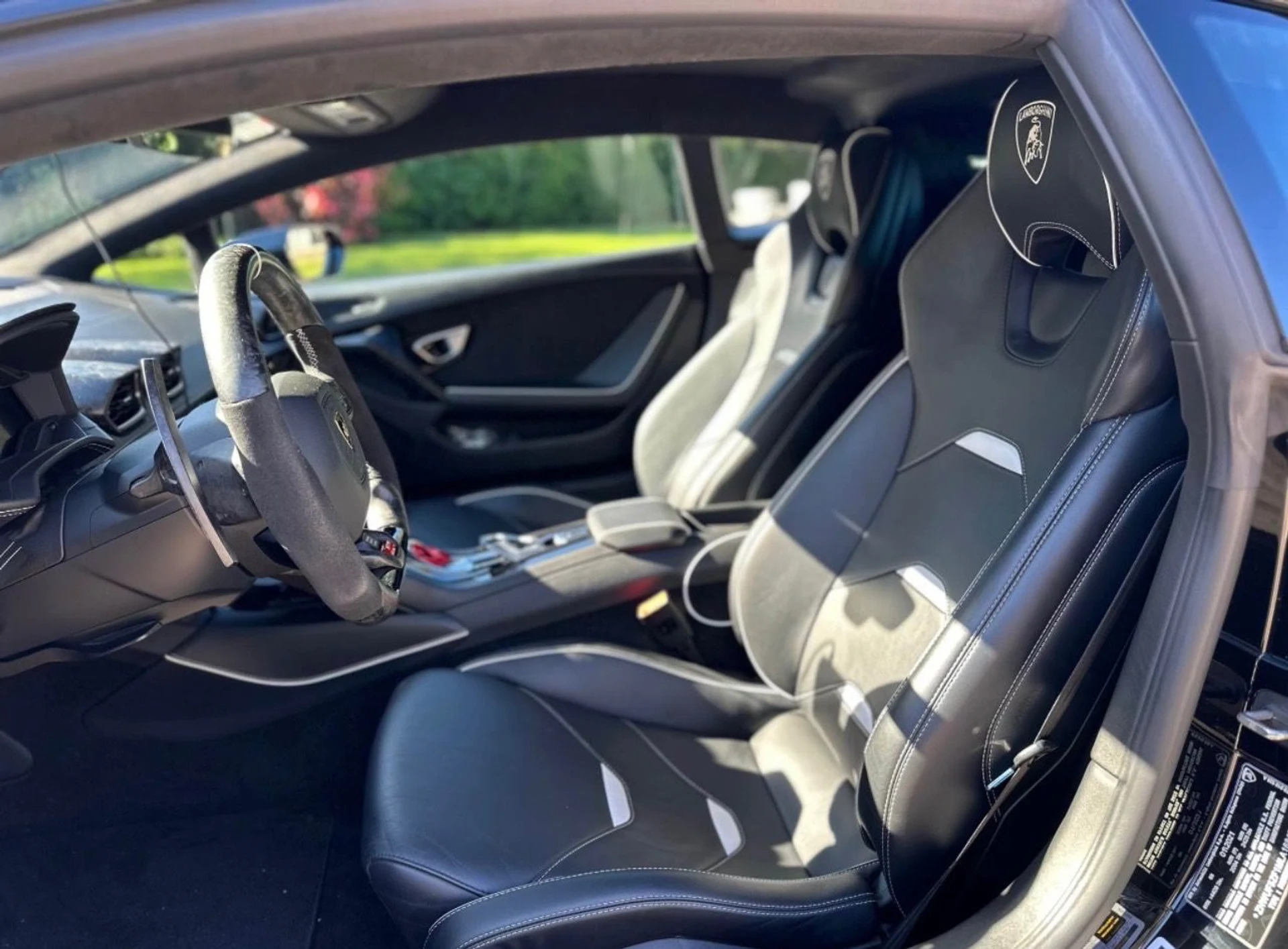 mph009_2599627788_Used_2021_Lamborghini_Huracan_EVO_1764798641_00a1a8a47b