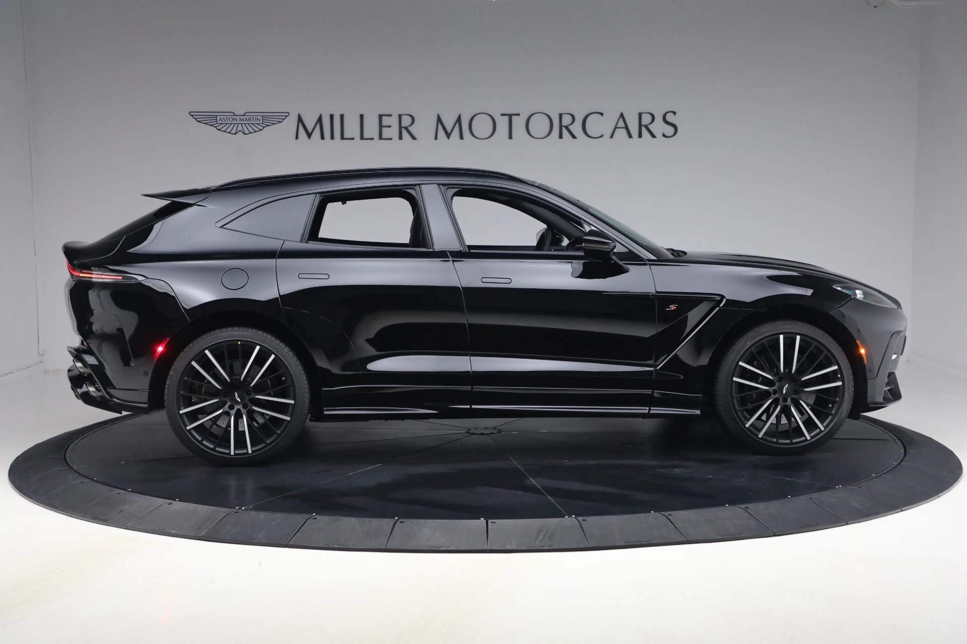 mph009_2603265493_New_2026_Aston_Martin_DBX_S_1771452311_ce6d7aa32f