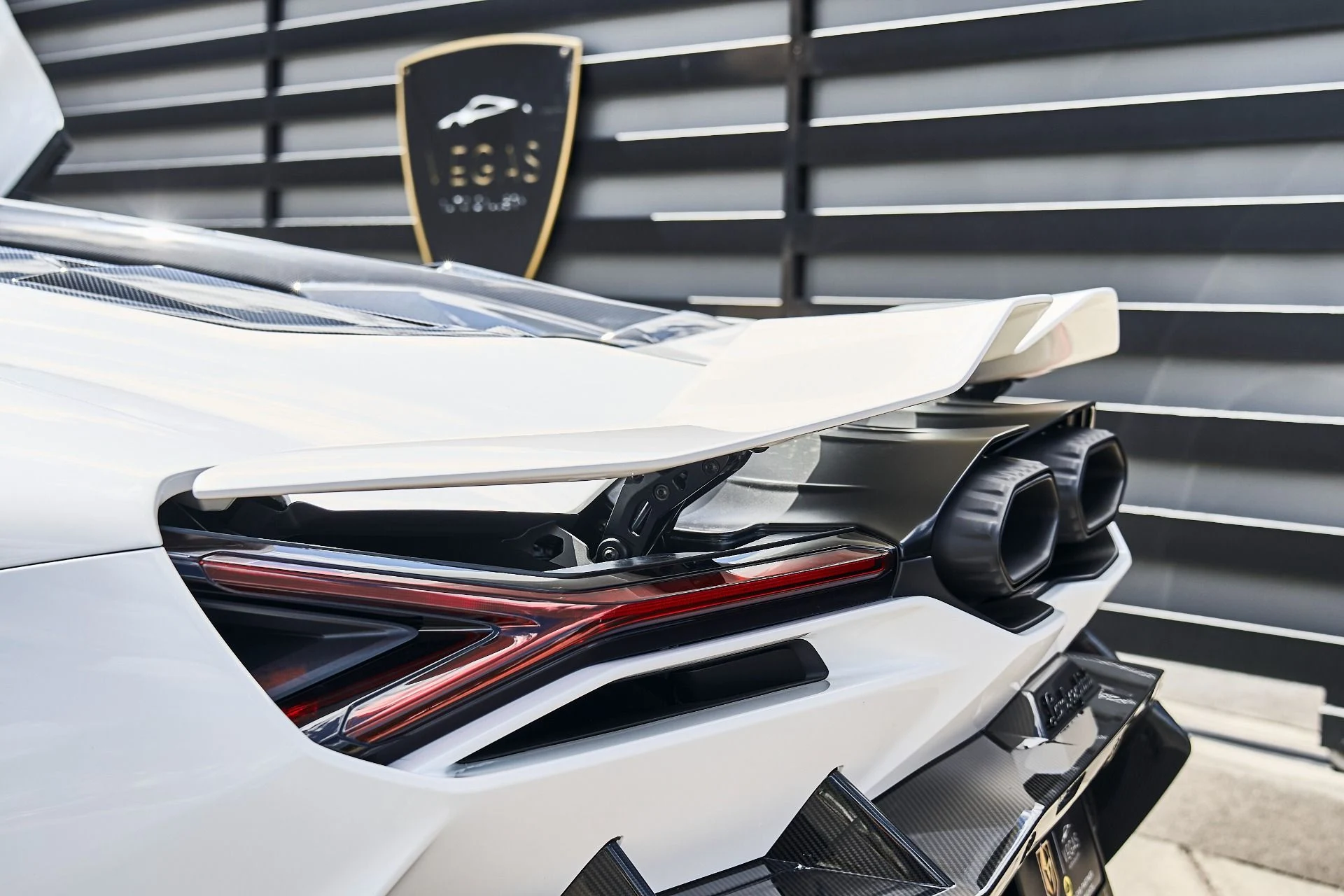 mph009_2608082973_Used_2025_Lamborghini_Revuelto_Base_1789726479_b1b59f4d91