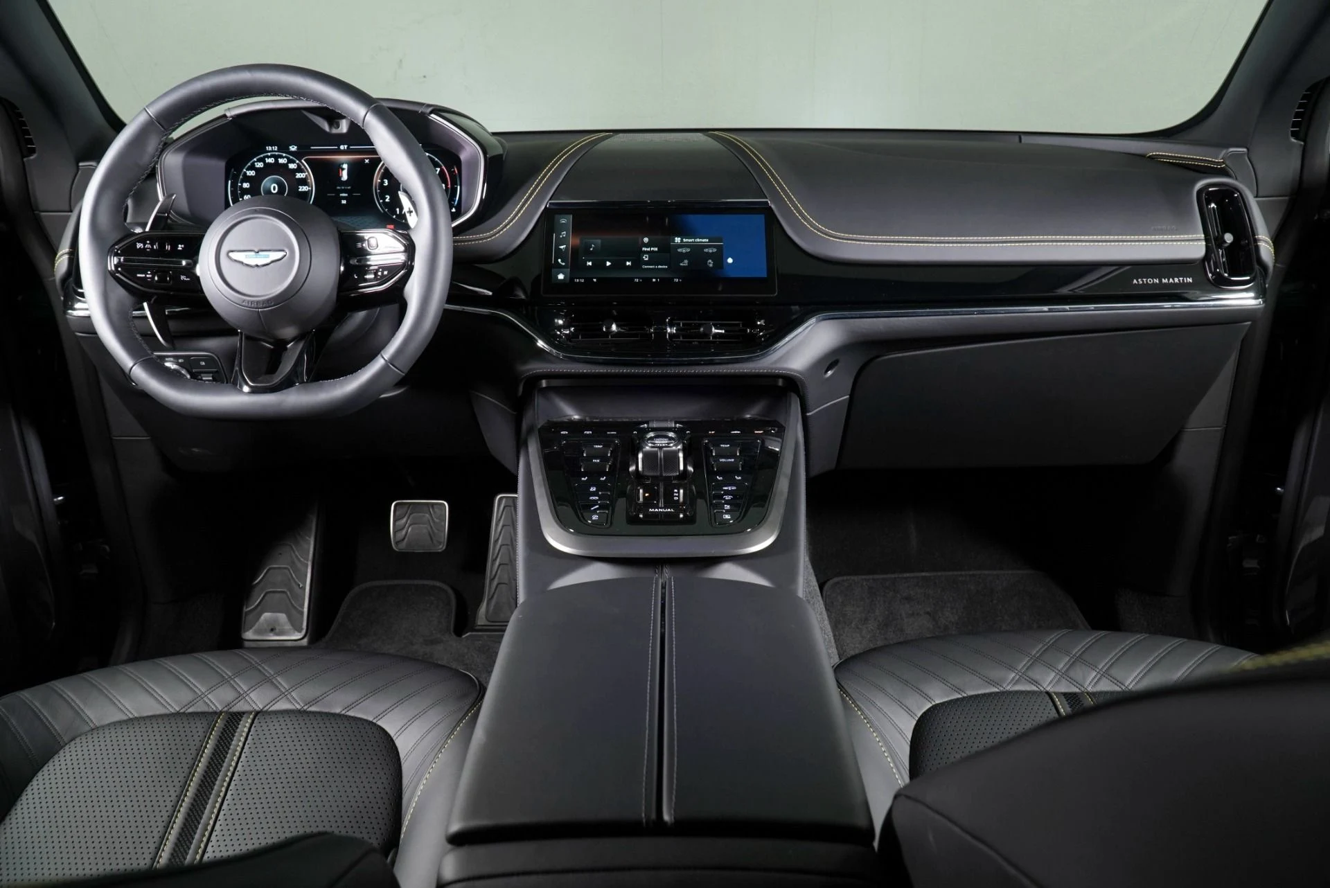 mph009_2610481467_New_2026_Aston_Martin_DBX_707_1771009088_b26cd8d10c