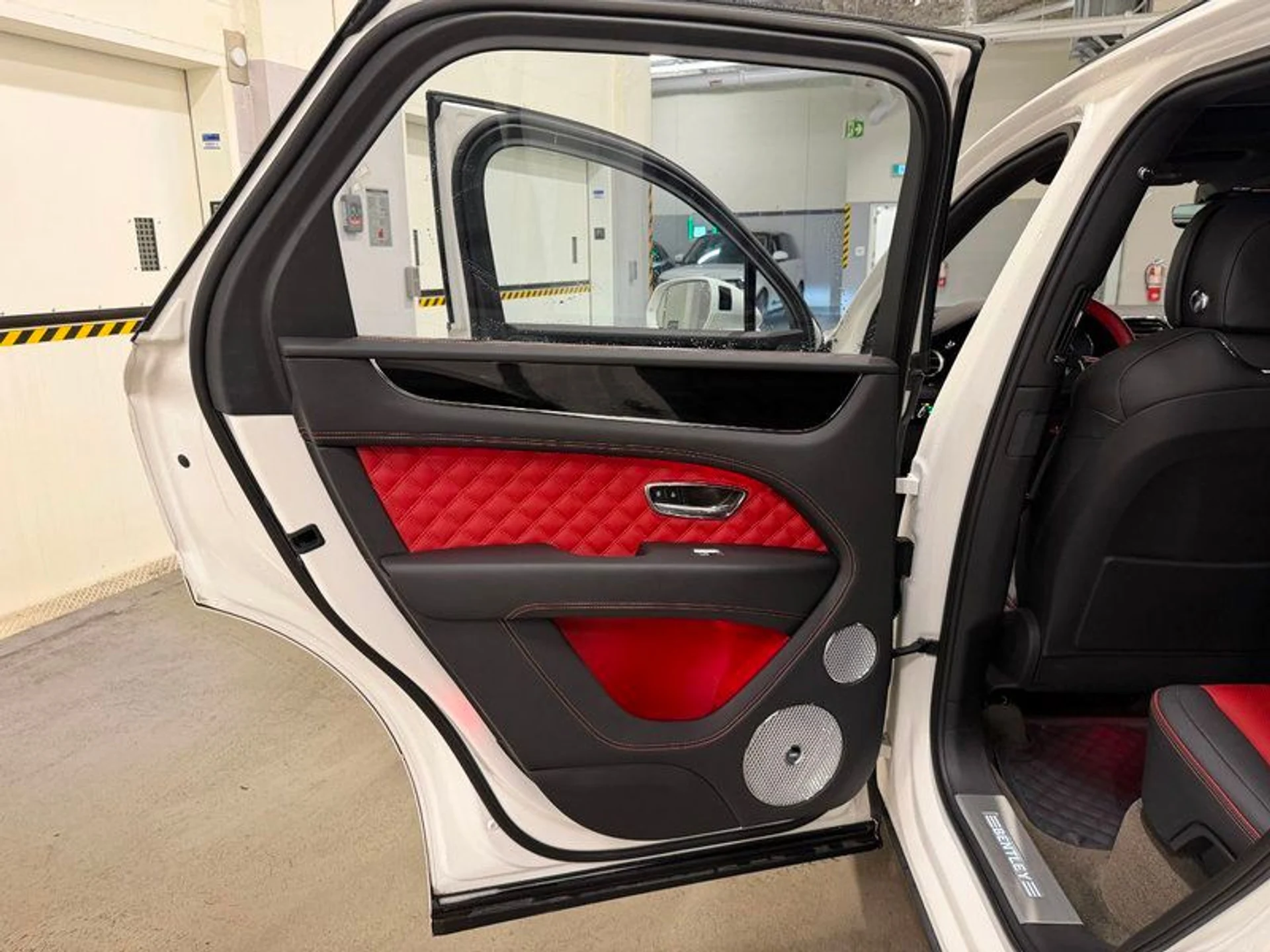 mph009_2614275520_38487560_09297_2021_bentley_bentayga_010_f80562b6d8