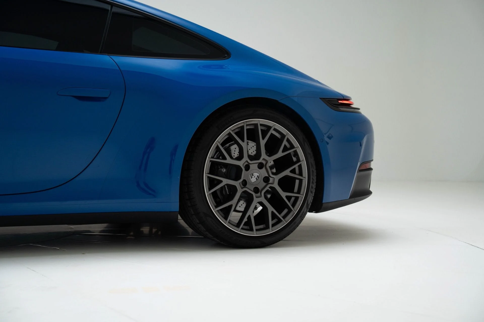 mph009_2616576743_Used_2025_Porsche_911_Carrera_1782341860_ca727d3d75