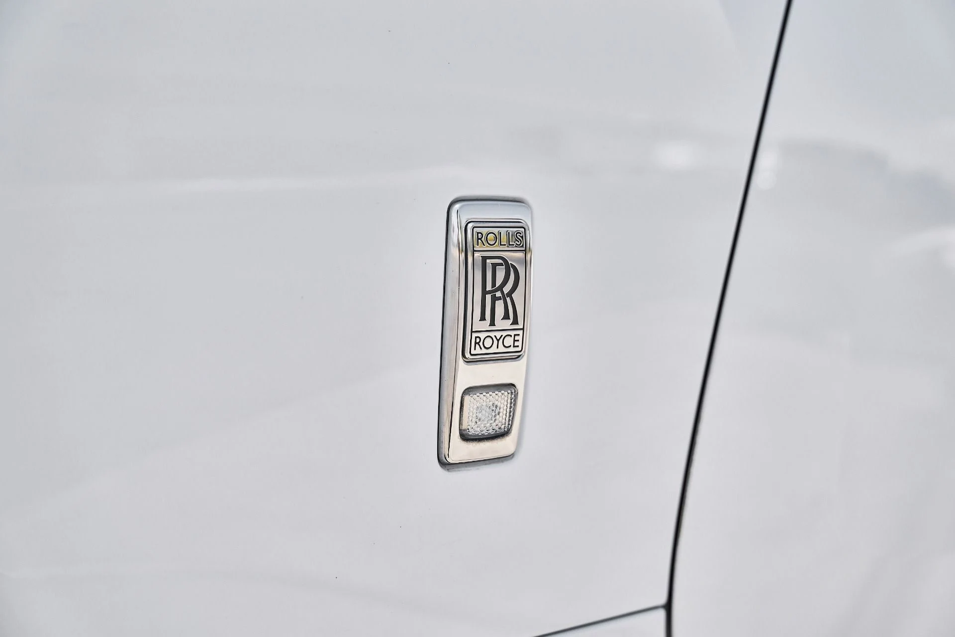 mph009_2619689477_Used_2019_Rolls_Royce_Wraith_Base_1778886657_e0e7185250