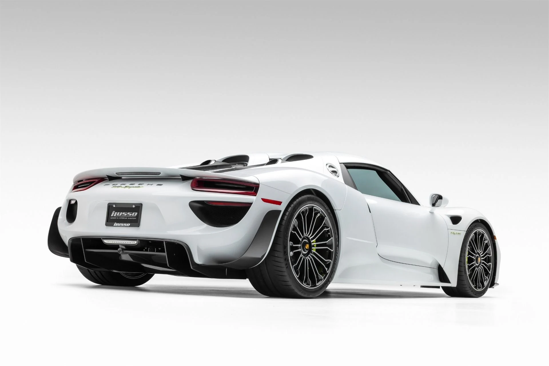 mph009_2621291561_Used_2015_Porsche_918_Spyder_1740676476_1469af1304
