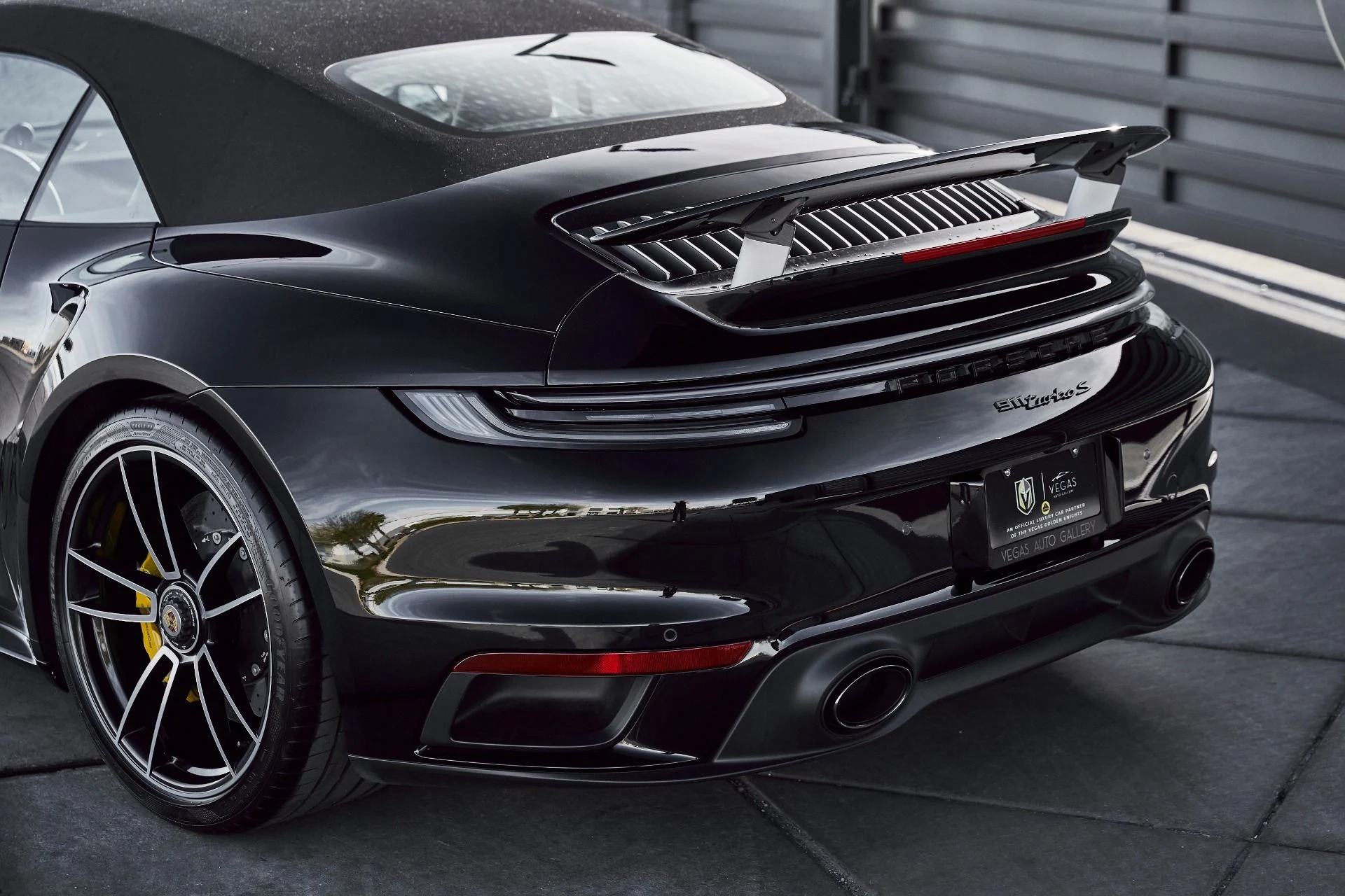 mph009_2622412409_Used_2022_Porsche_911_Turbo_S_1773939878_d8bbf10136