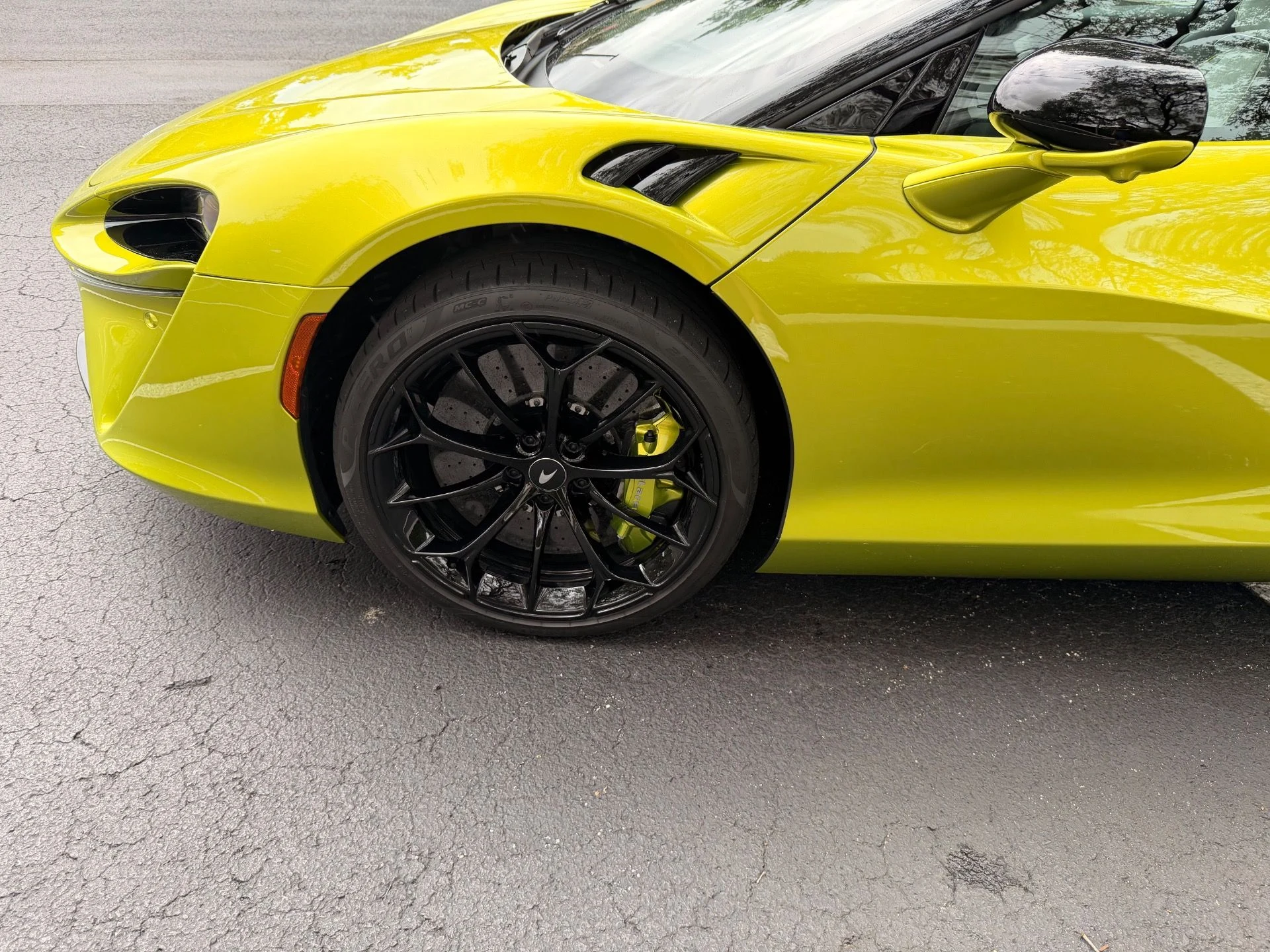 mph009_2622888678_Used_2023_Mc_Laren_Artura_1765484441_85df6ffe1d