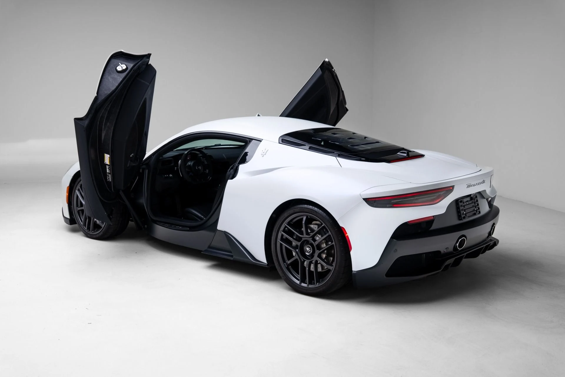 mph009_2626489_Used_2023_Maserati_MC_20_1785873464_112260ffcc