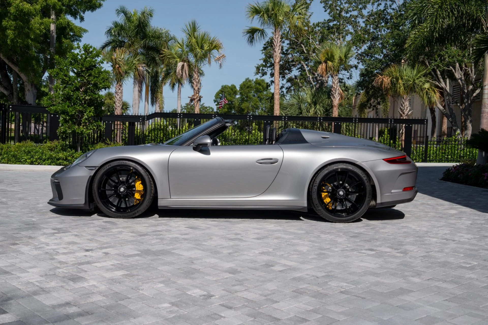 mph009_2626795161_Used_2019_Porsche_911_Speedster_1781046585_681f354668