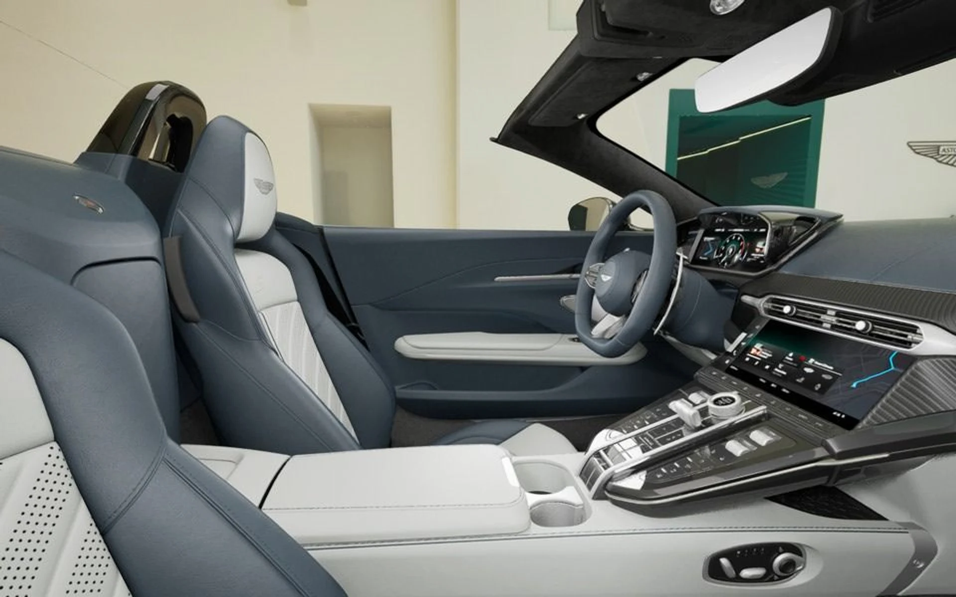 mph009_262923594_New_2027_Aston_Martin_Vantage_S_Roadster_In_Transit_cb63a3ac97