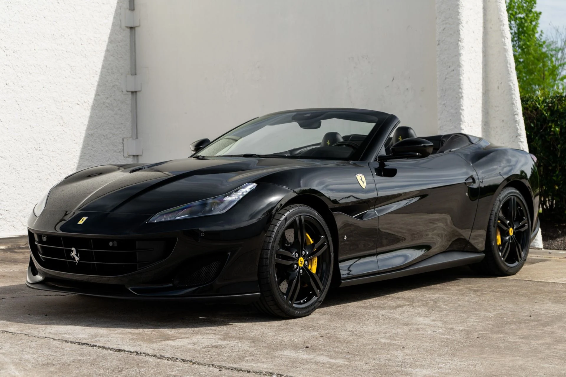 mph009_2635503524_Used_2020_Ferrari_Portofino_1775601890_007e6f8574