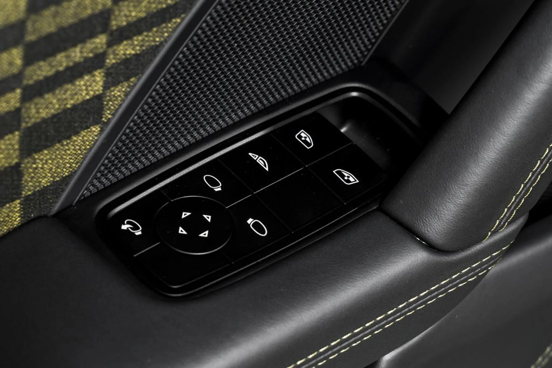 mph009_2635986140_f003b8412e25e703bbf62e3048e085d4x_832de6c6c6