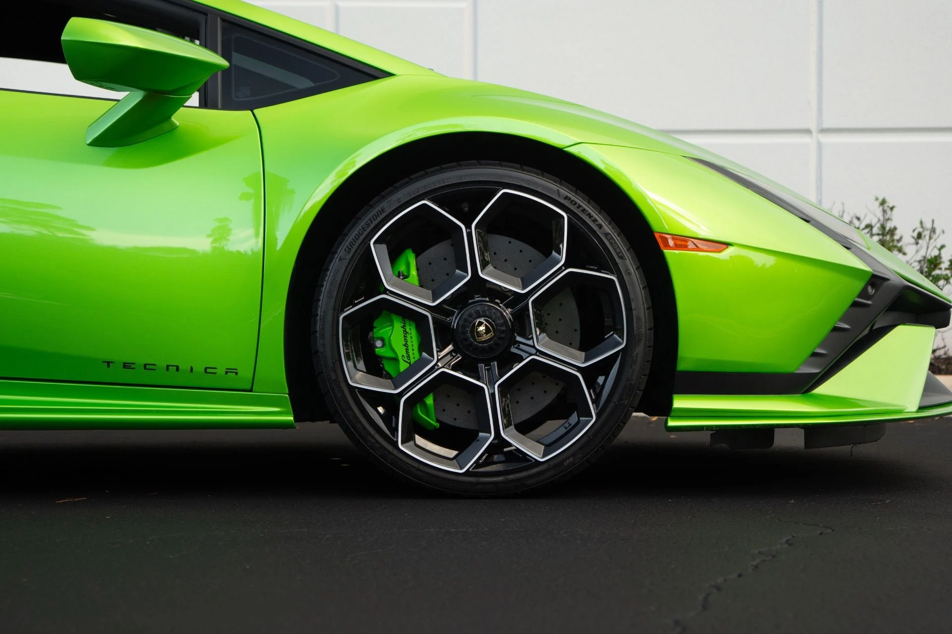 mph009_2650804845_Used_2023_Lamborghini_Huracan_Tecnica_1761058582_f482d74f80