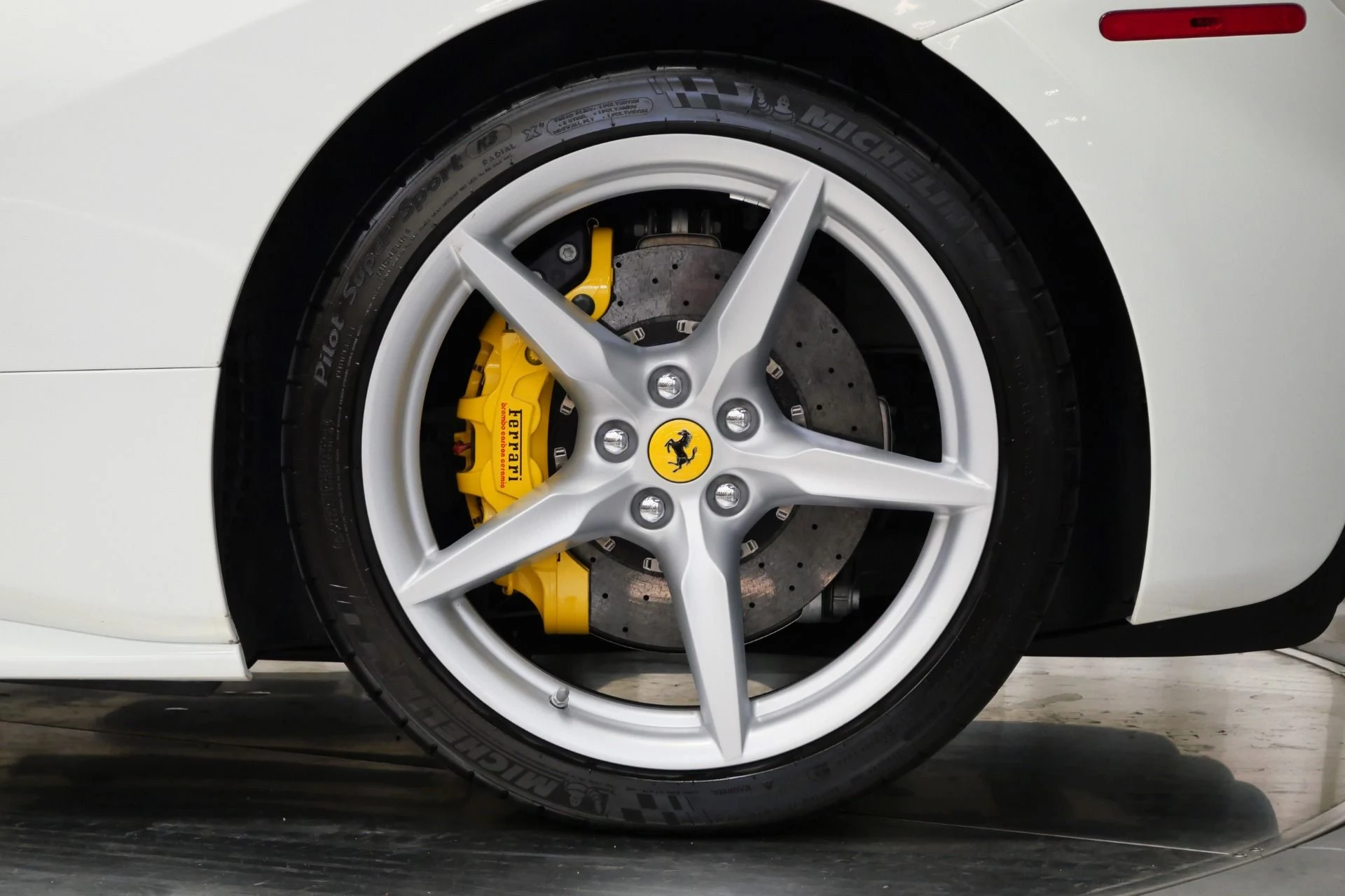 mph009_2664866243_Used_2018_Ferrari_488_GTB_1755879022_5648e693d3