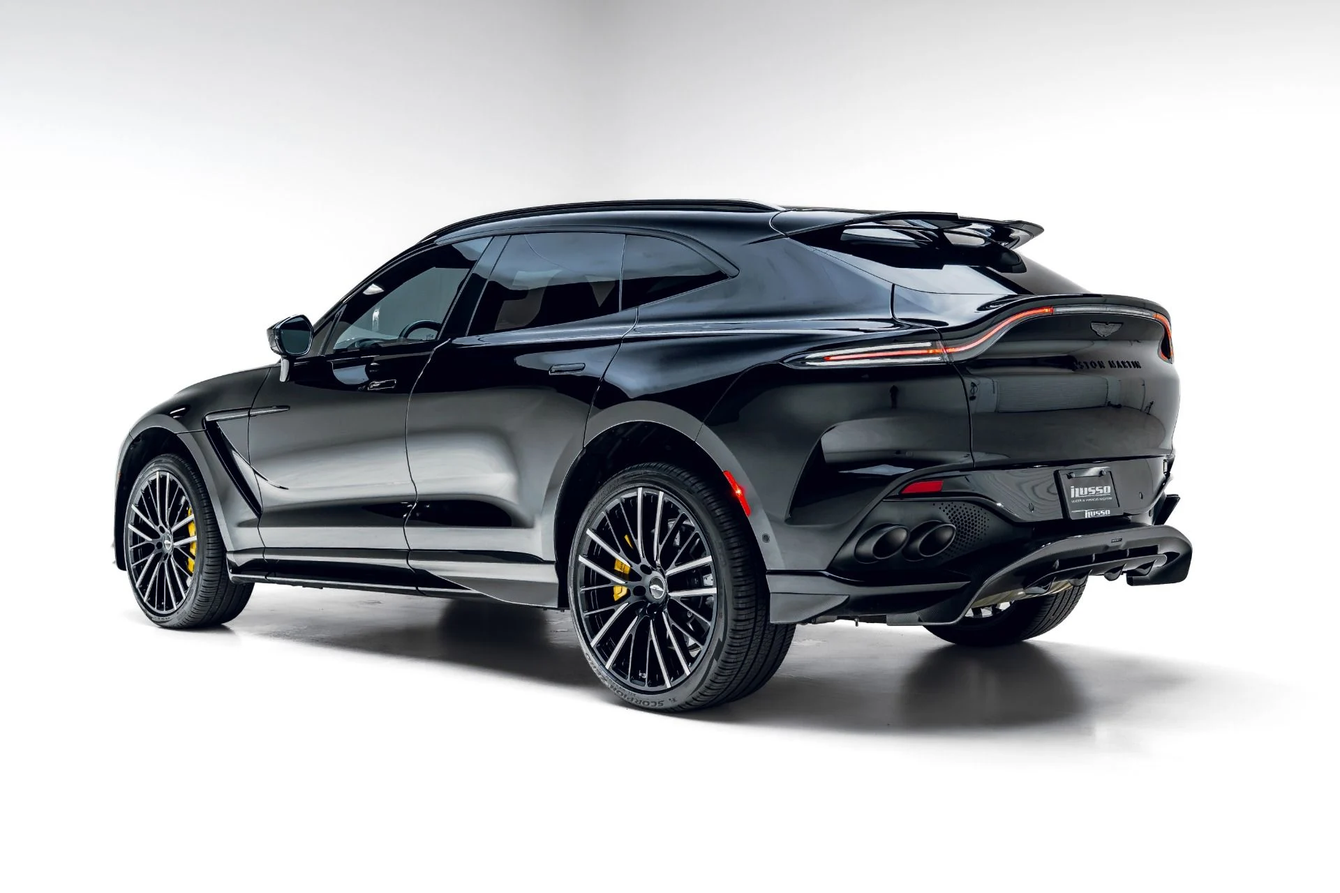 mph009_2675331608_Used_2023_Aston_Martin_DBX_707_1782930705_0ba88acccc