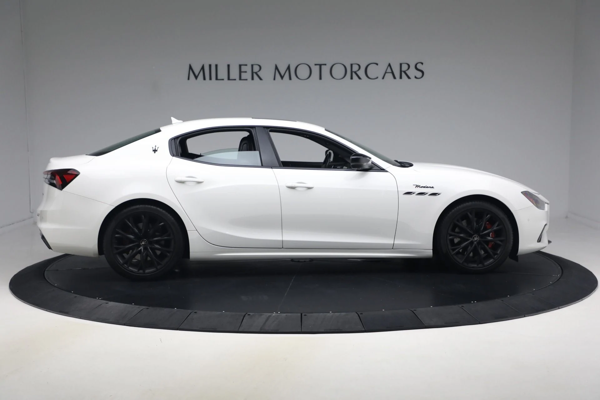 mph009_2675651272_Used_2022_Maserati_Ghibli_Modena_Q4_1788557289_412e0f1787
