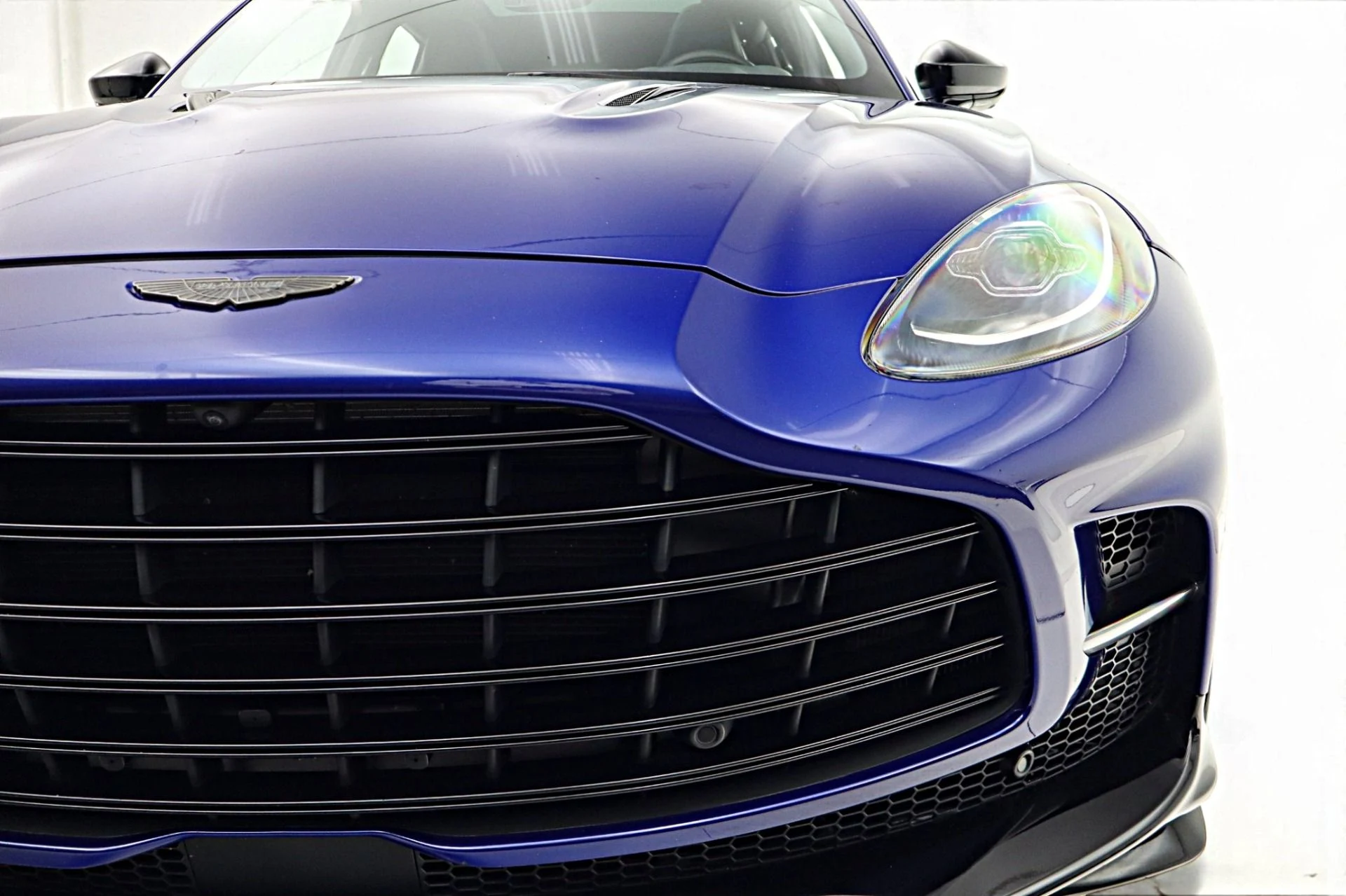 mph009_267615659_Used_2023_Aston_Martin_DBX_707_2168658b01