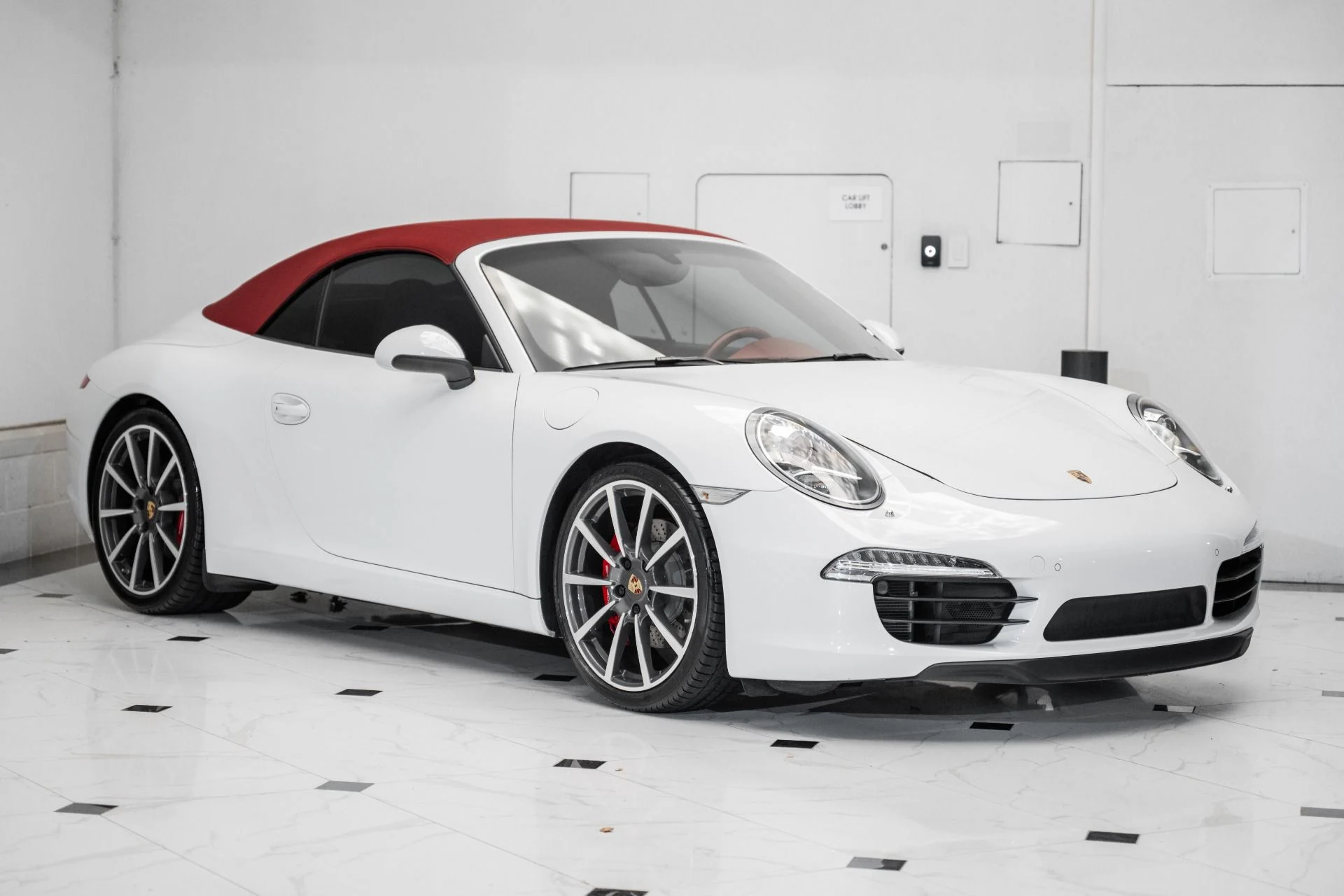 mph009_2677671916_Used_2016_Porsche_911_Carrera_S_1758126477_7616edd5dd