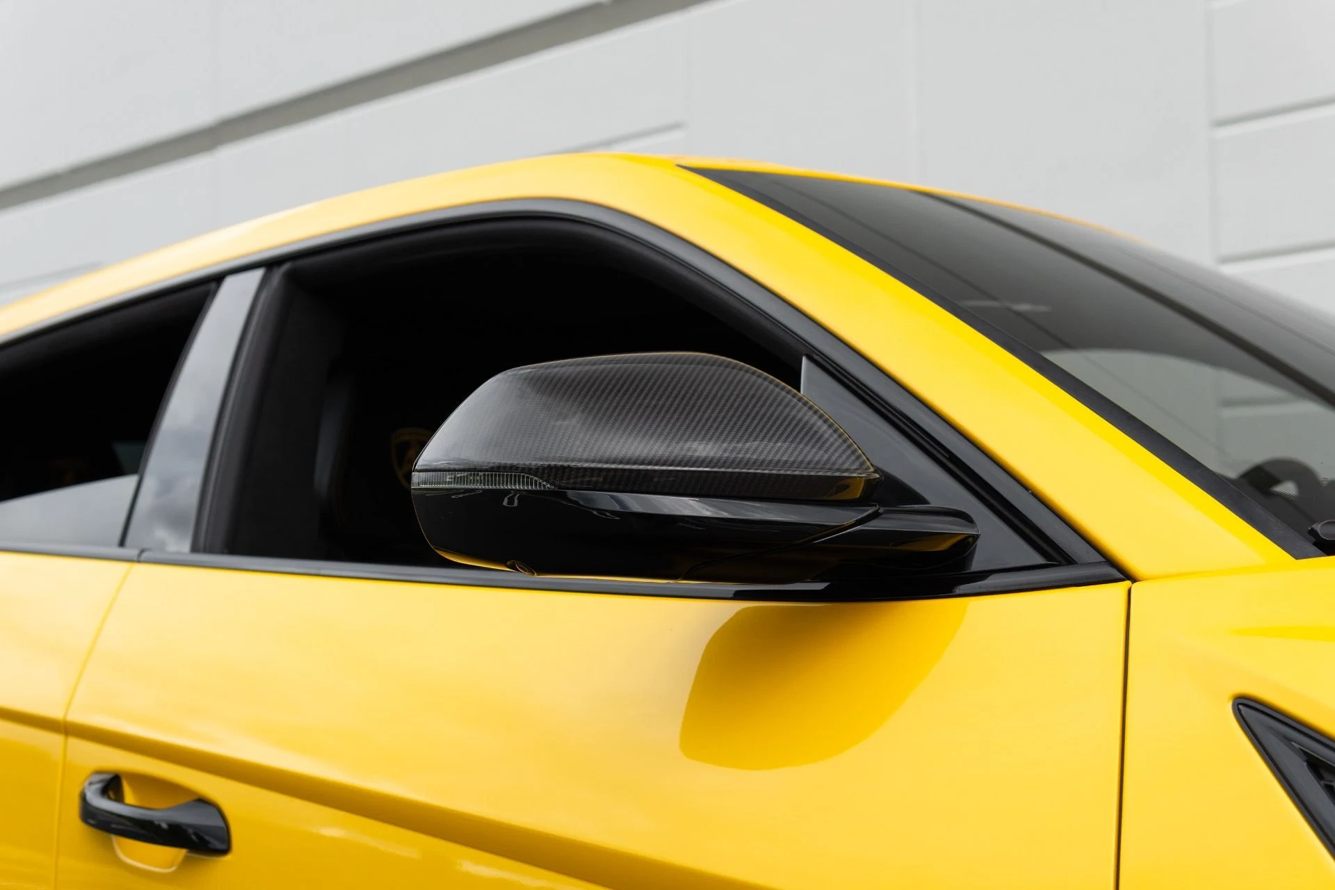 mph009_2684498049_Used_2024_Lamborghini_Urus_Performante_1773952296_9c296d53a5