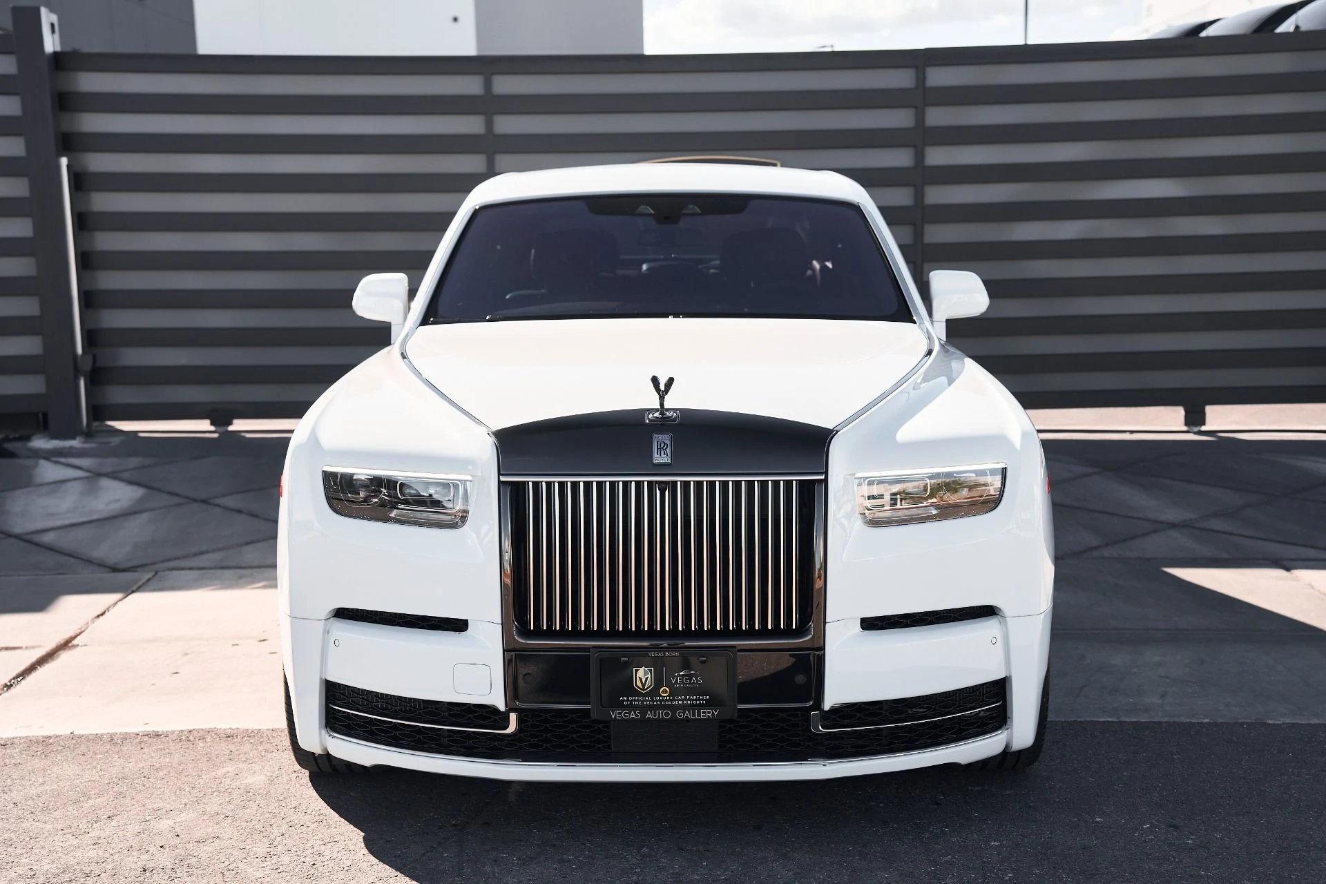 mph009_2687521442_Used_2023_Rolls_Royce_Phantom_Base_1760229053_05134cf9a1