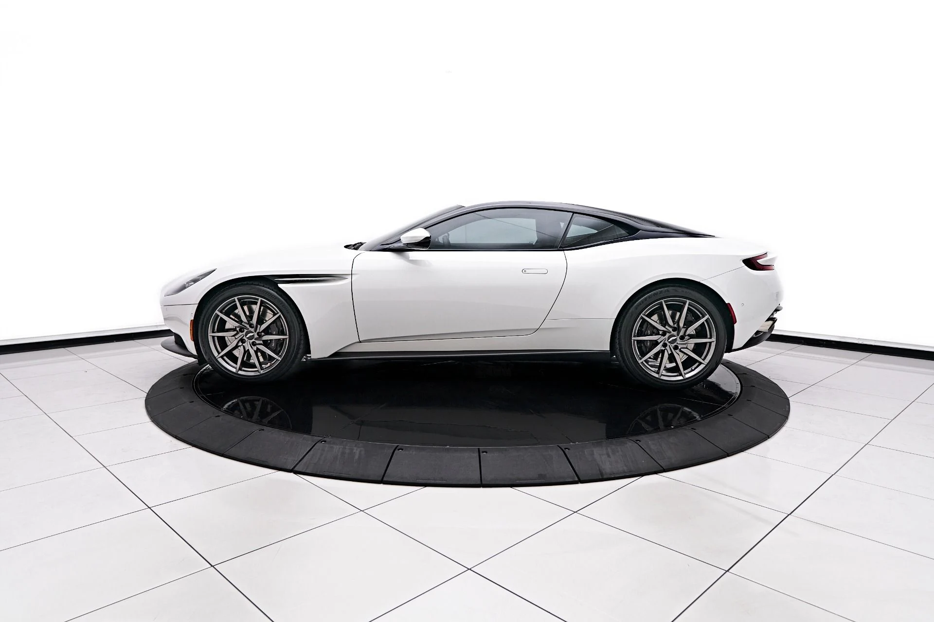 mph009_2694154615_Used_2019_Aston_Martin_DB_11_Base_1758851285_f020c6982e
