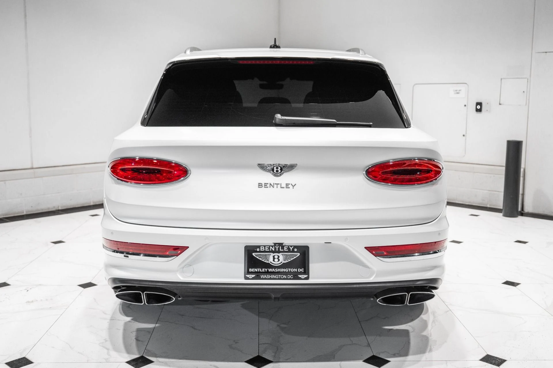 mph009_2705890345_Used_2023_Bentley_Bentayga_V8_1773161600_824e7add9d