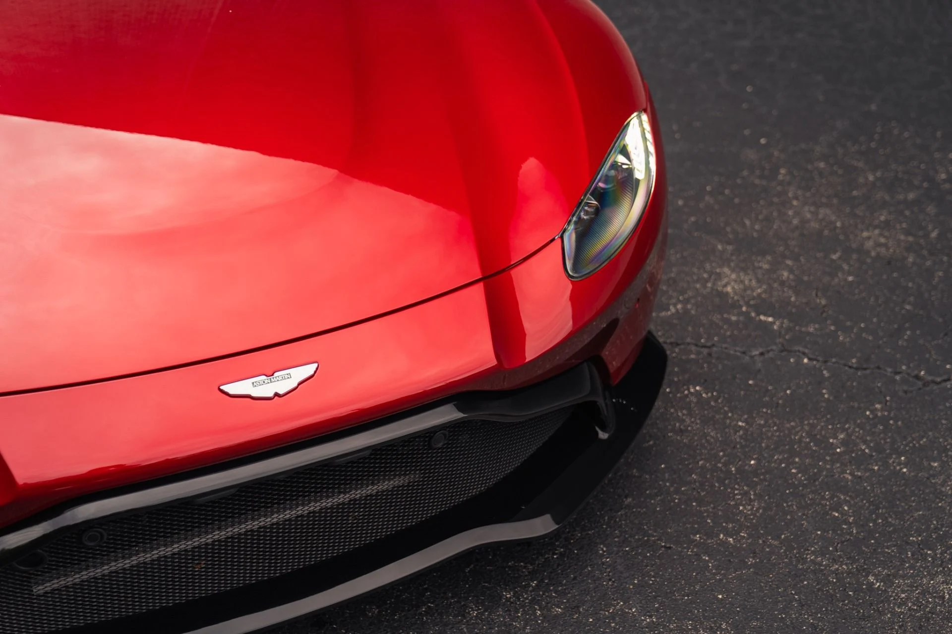 mph009_2710449010_Used_2019_Aston_Martin_Vantage_Painted_Hyper_Red_1790717746_edc54edc09