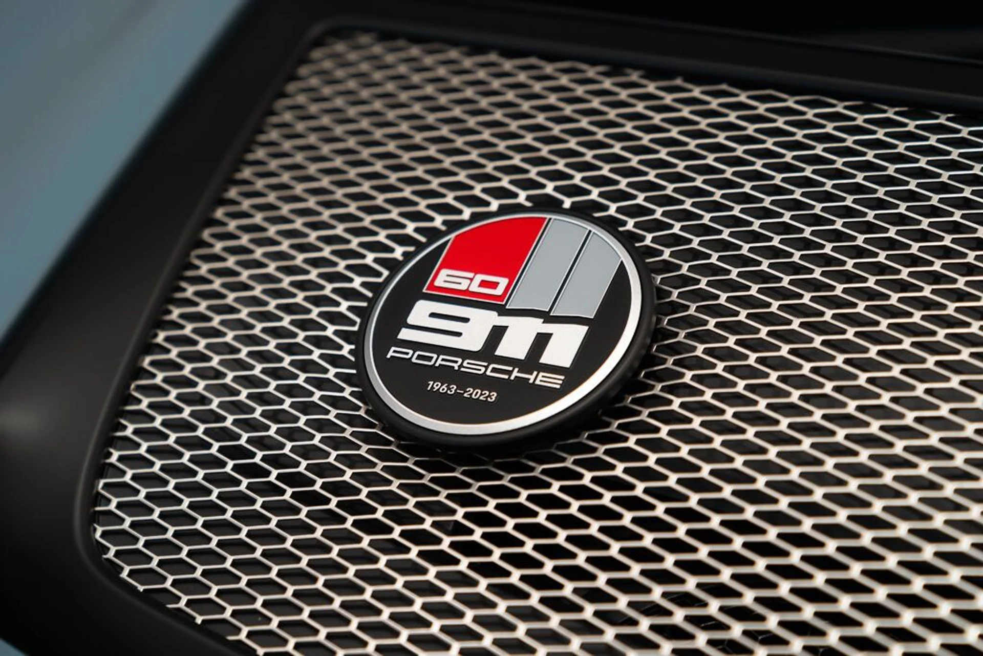 mph009_2711393085_porsche_911_2024_jpg_v_1773863537_811cb8509d