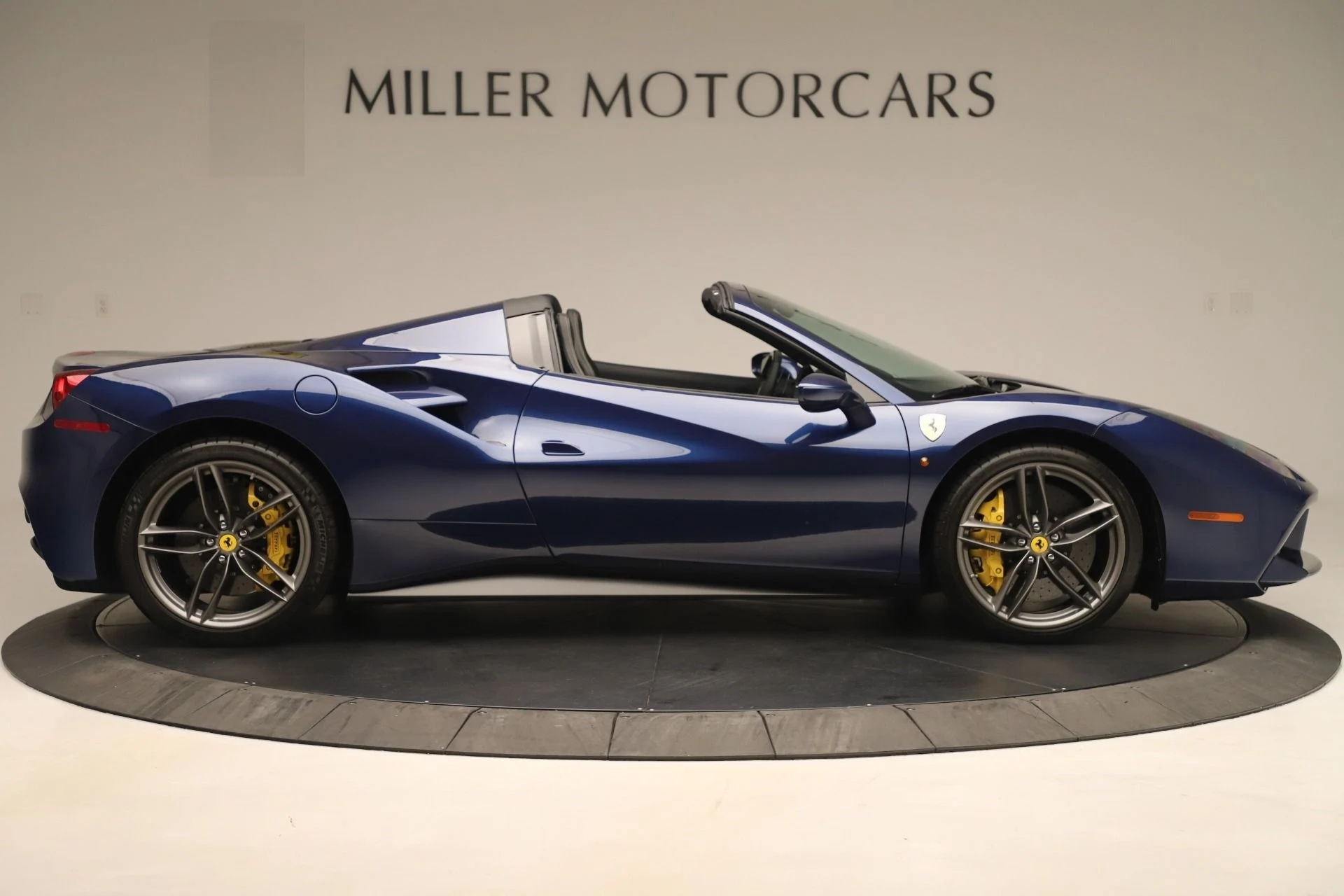 mph009_2714397551_Used_2018_Ferrari_488_Spider_1777144880_6b50183af4