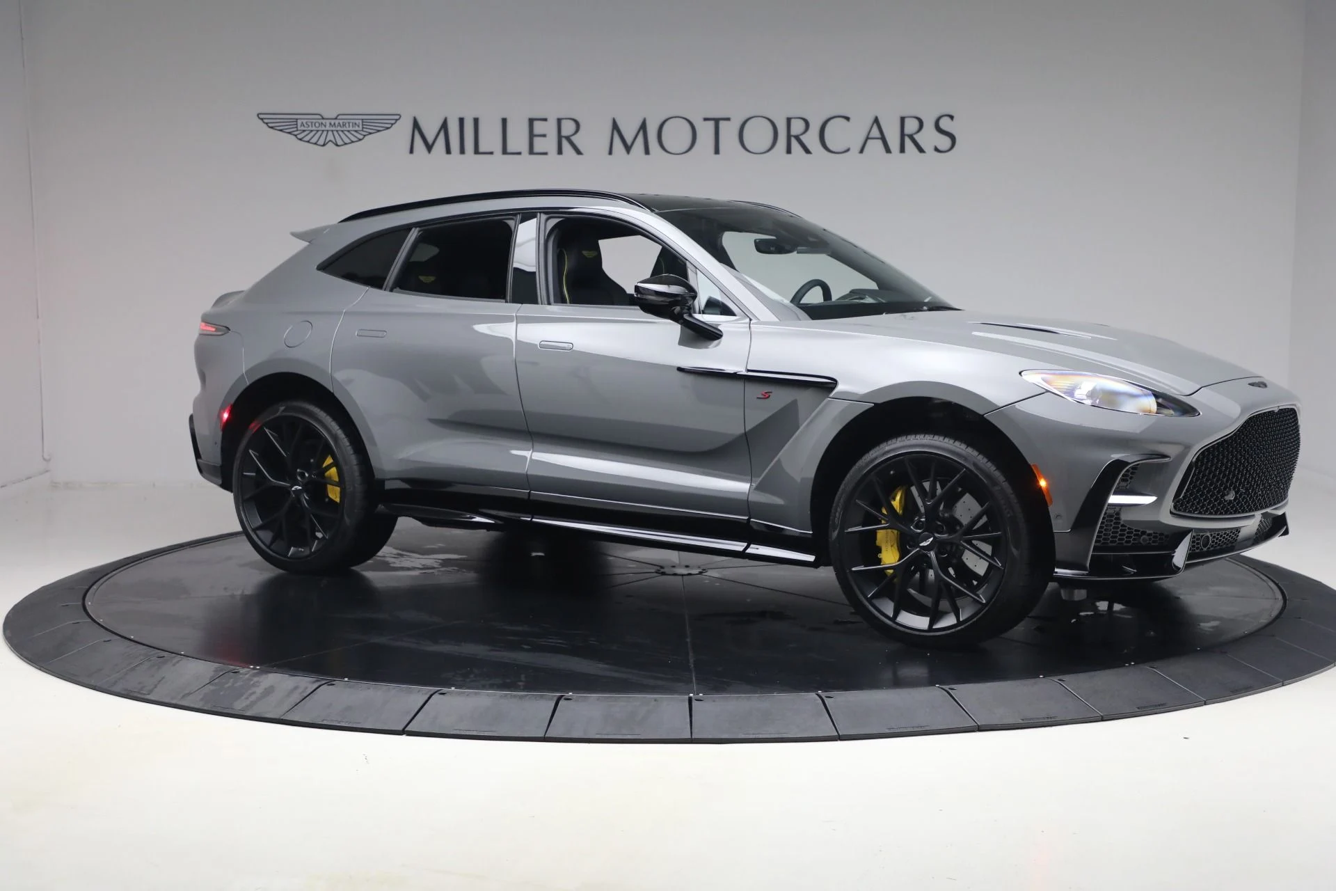 mph009_2717720671_New_2026_Aston_Martin_DBX_S_1787860689_6cf32773c8