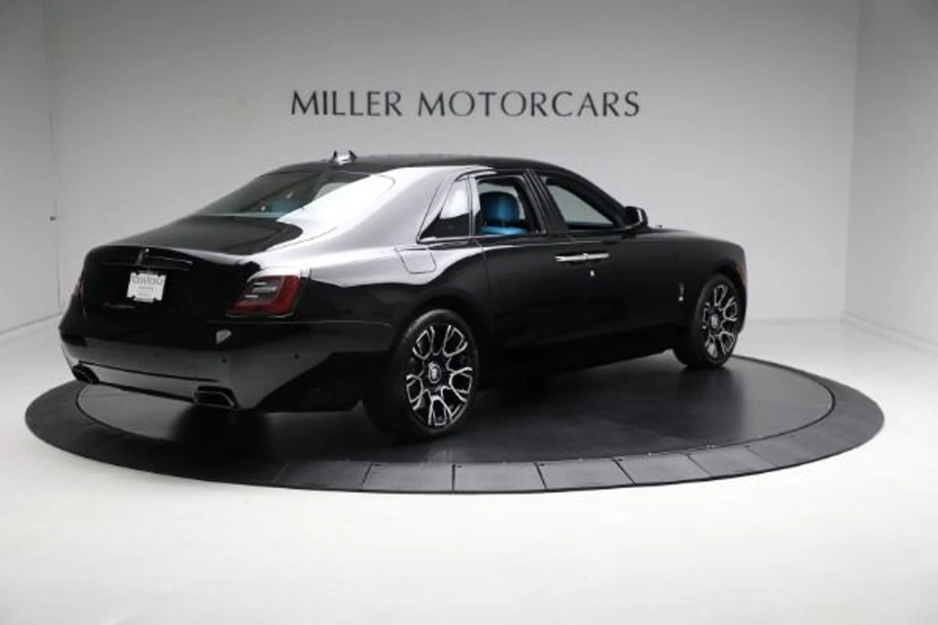 mph009_2731668094_Used_2024_Rolls_Royce_Black_Badge_Ghost_003ce56cba