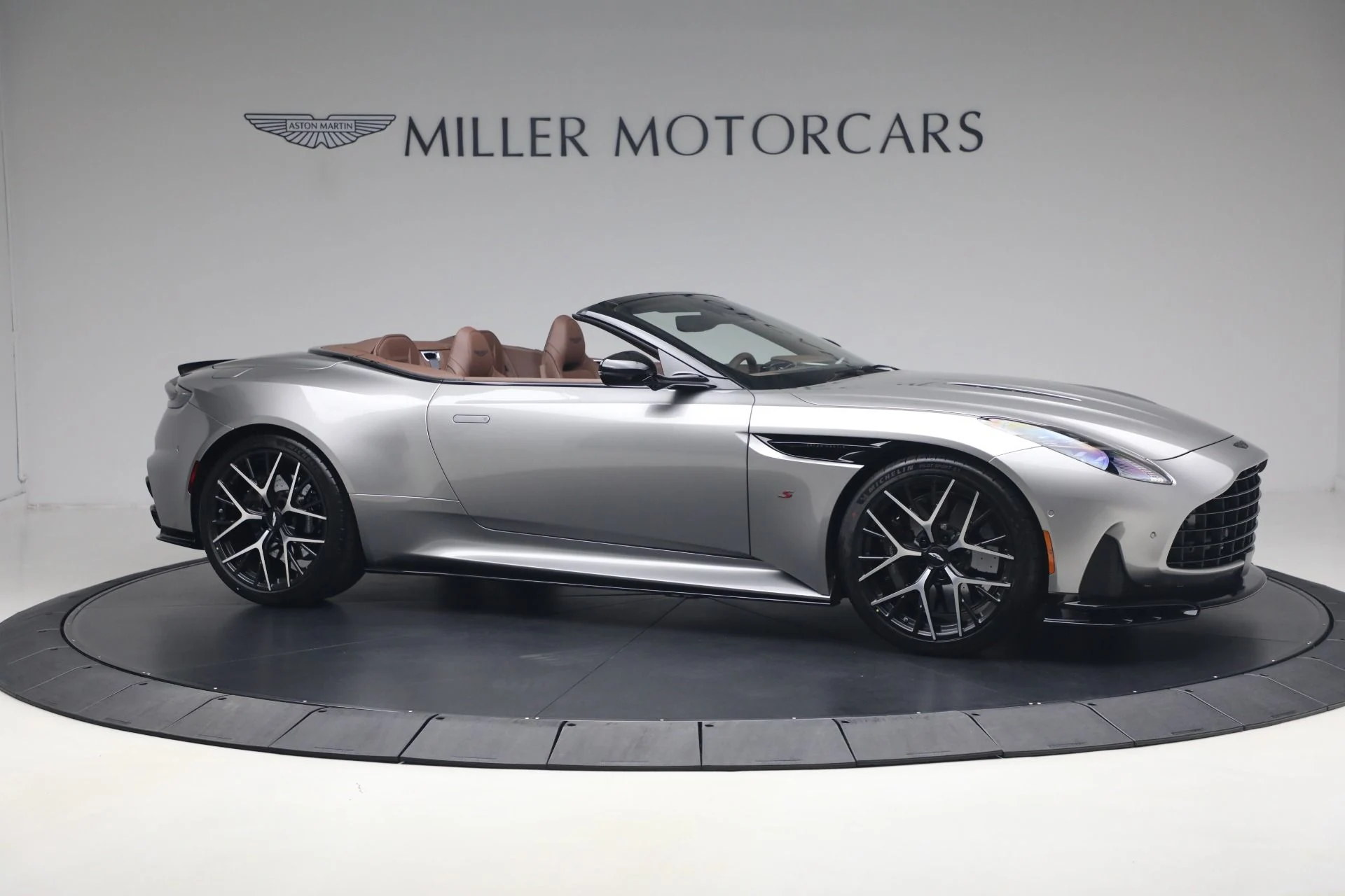 mph009_2734049041_New_2026_Aston_Martin_DB_12_S_Volante_1781361339_d41a24c1f6
