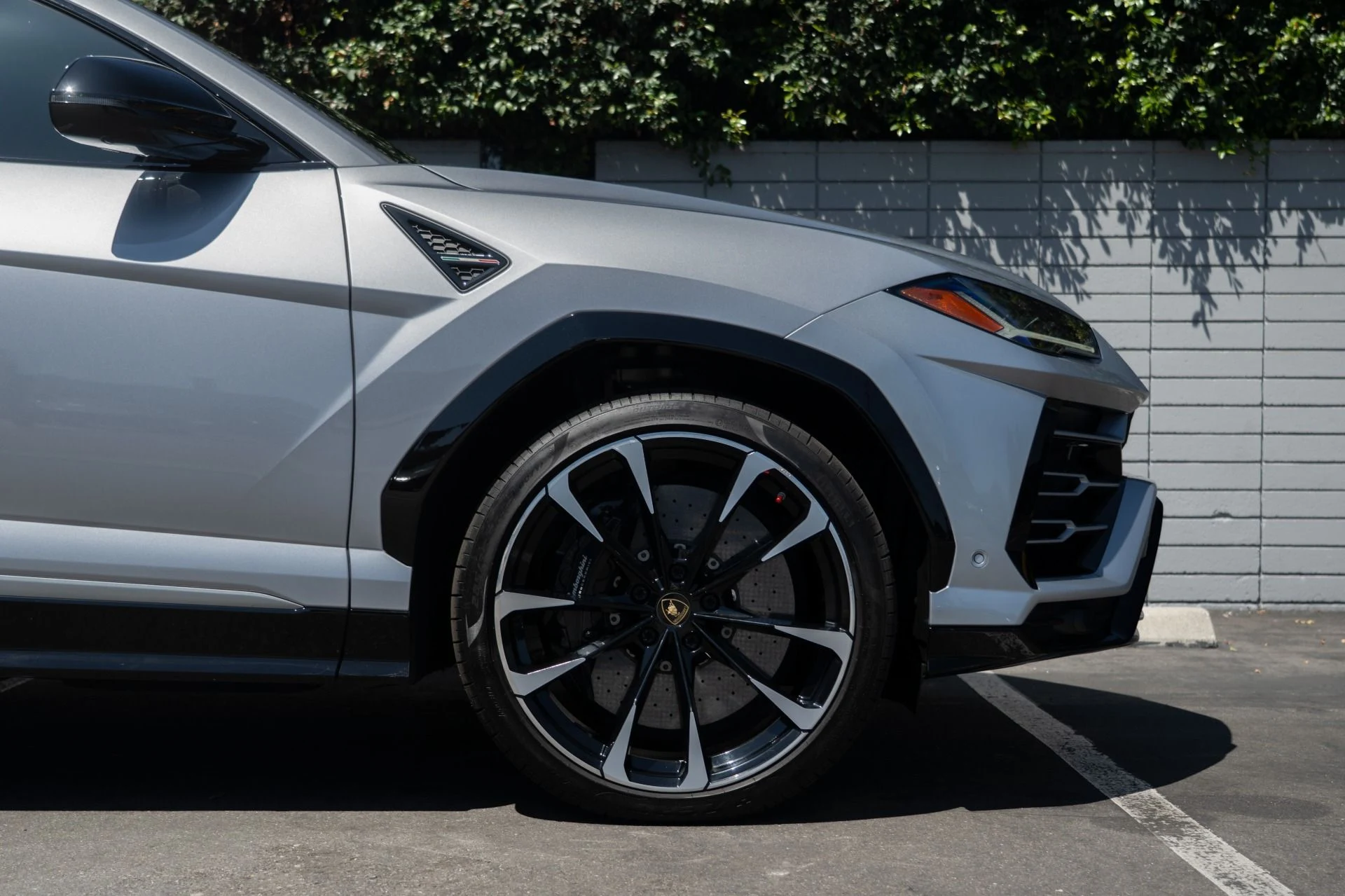 mph009_2750281006_Used_2019_Lamborghini_Urus_1755558842_599ae9ec96
