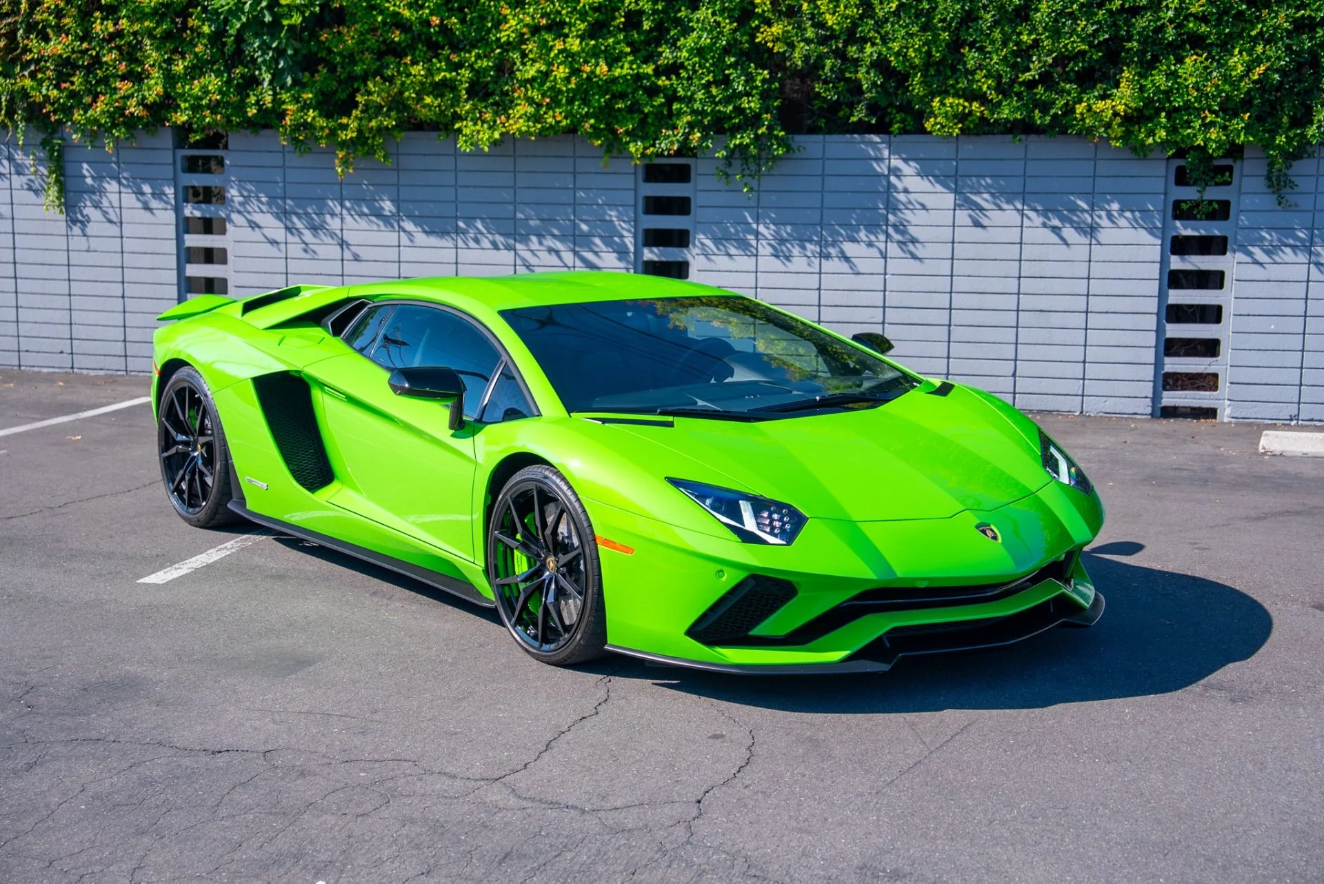 mph009_2756433468_Used_2018_Lamborghini_Aventador_LP_740_4_S_1762289338_b2742fb454