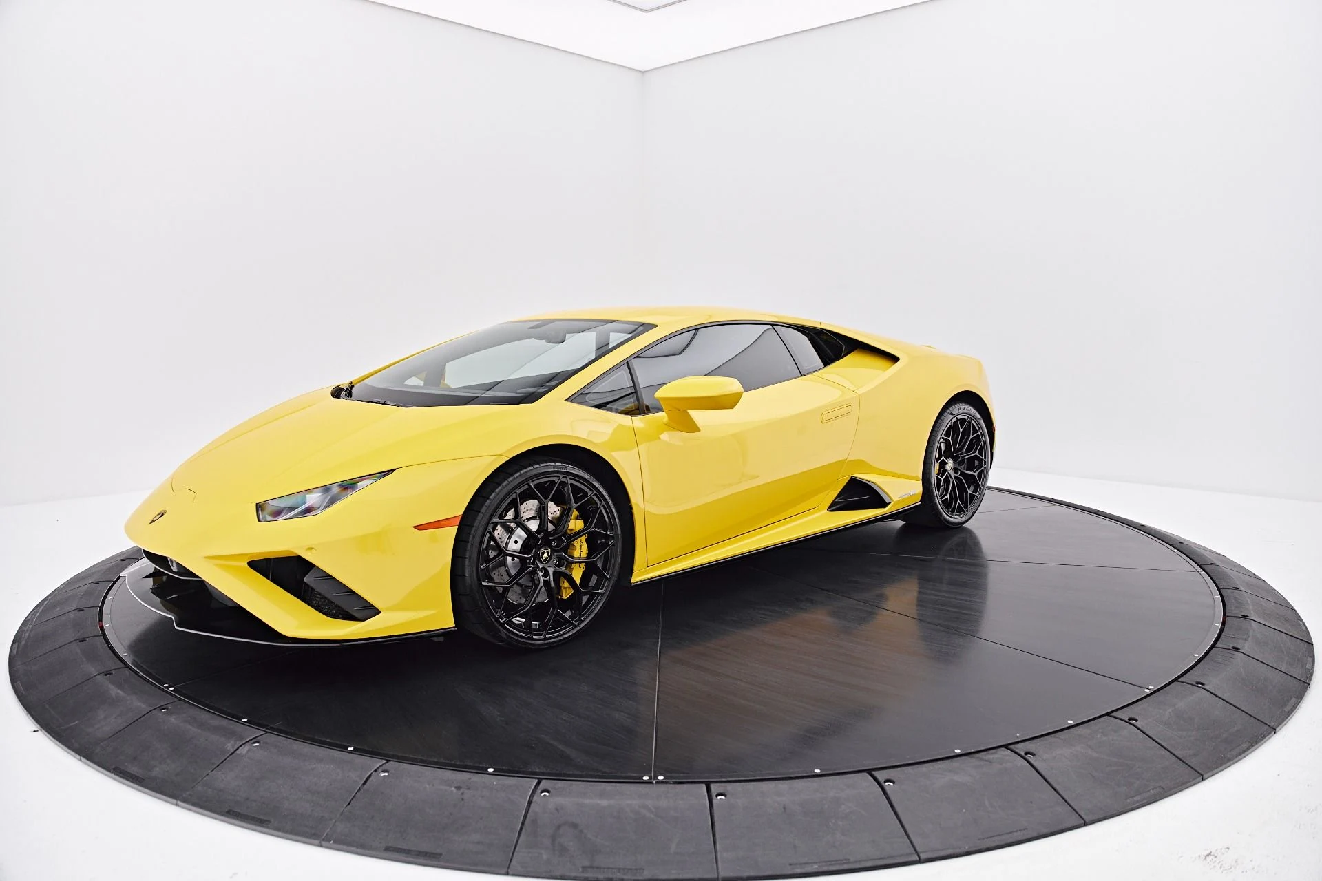 mph009_2757485830_Used_2022_Lamborghini_Huracan_EVO_Base_1787357785_c573073d2e