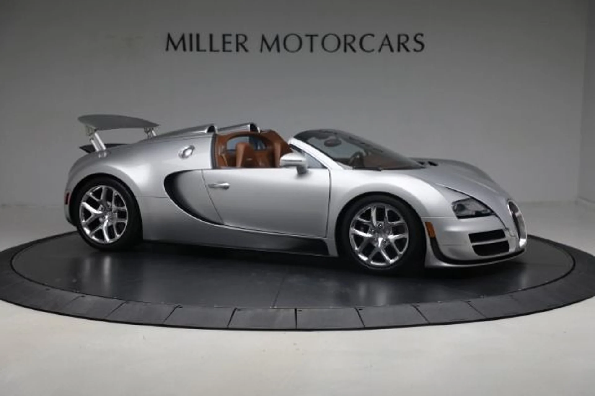 mph009_2760645942_Used_2015_Bugatti_Veyron_164_Grand_Sport_Vitesse_8ed75ea937
