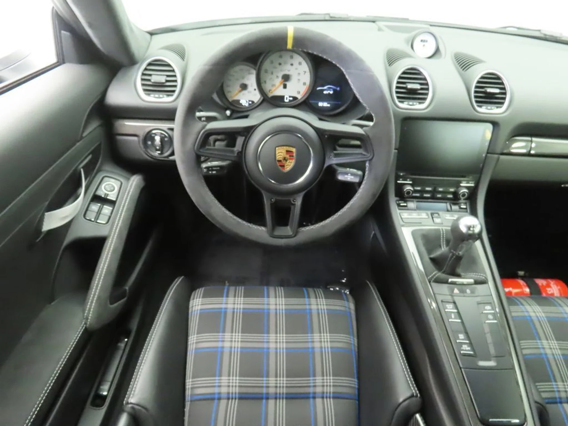 mph009_2766518490_used_2020_porsche_718_cayman_gt4coupe_8119_22982883_10_1024_ac9f9a0148