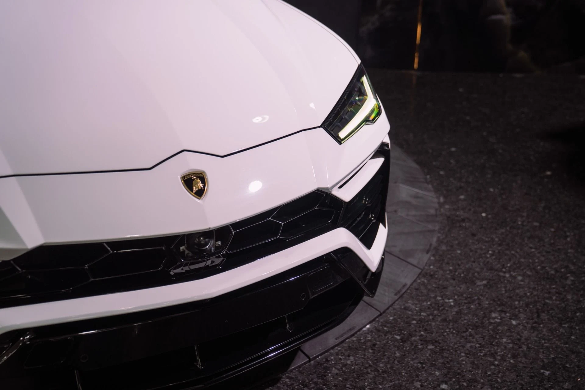 mph009_2768535310_Used_2022_Lamborghini_Urus_Full_Carbon_Interior_Package_1792255478_dff0918f1d