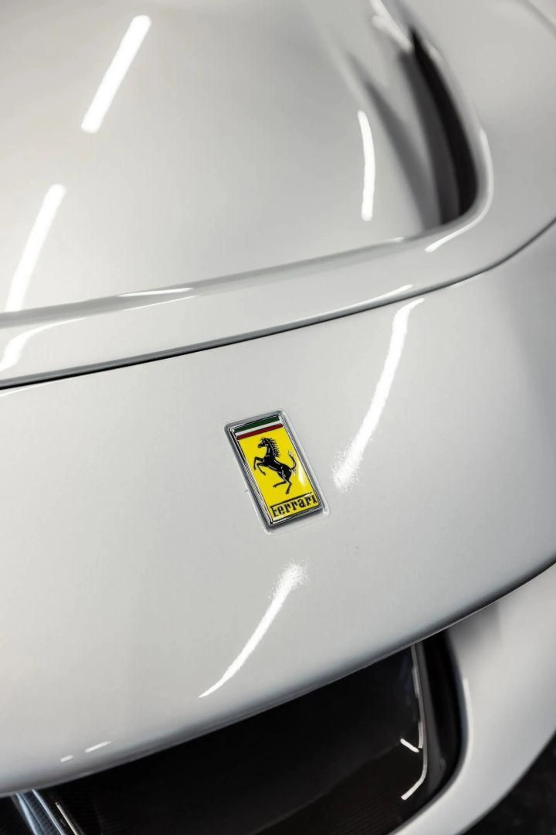 mph009_2770029180_Used_2021_Ferrari_SF_90_Stradale_Coupe_2_D_1777366245_78deb9e668