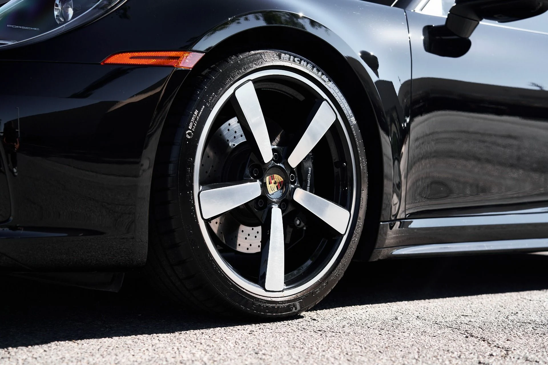 mph009_278621229_Used_2024_Porsche_911_Carrera_S_1758752799_7ac74ecb98