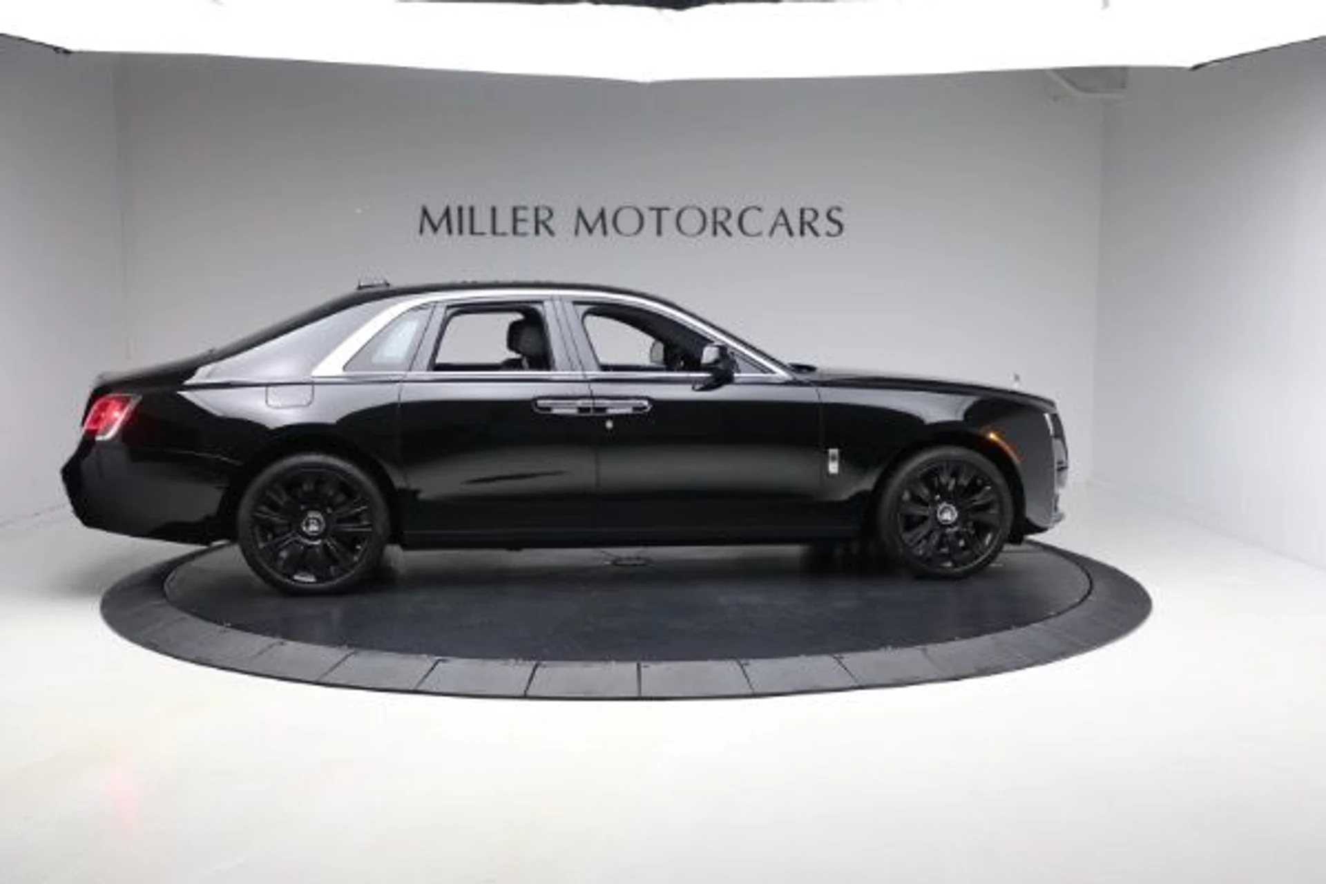 mph009_2788167633_Used_2021_Rolls_Royce_Ghost_25494596ae