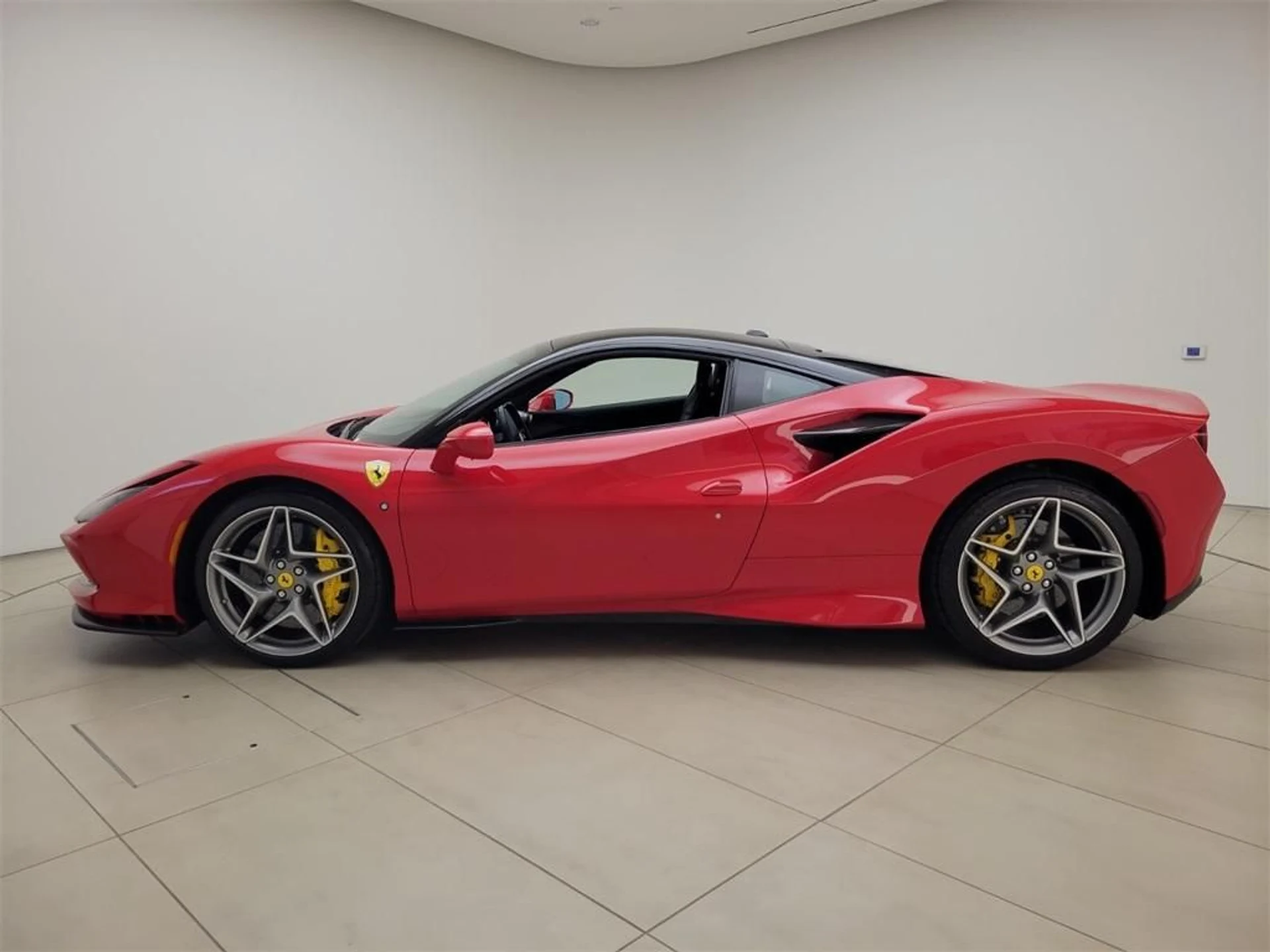 mph009_2800546816_Used_2020_Ferrari_F8_Tributo_1716042519_53ba16ff0d