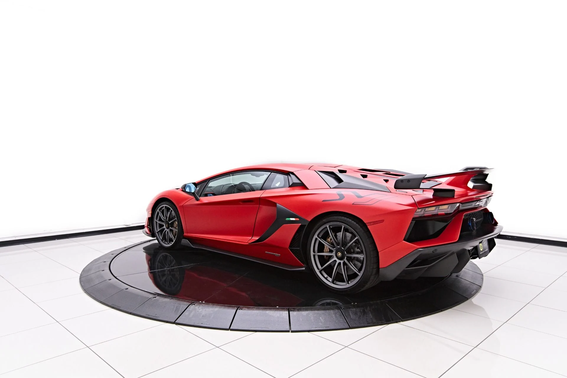 mph009_2802474479_Used_2019_Lamborghini_Aventador_SVJ_Base_1660667507_cd09a7e742