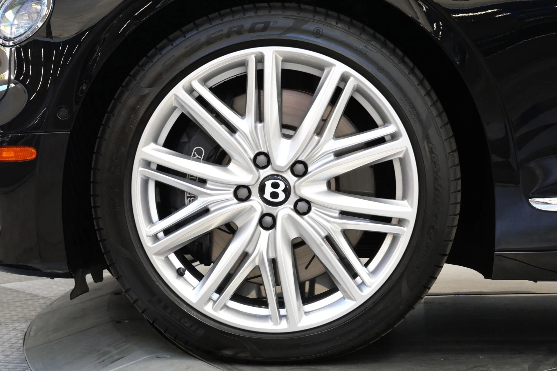 mph009_2807610195_Used_2023_Bentley_Flying_Spur_Hybrid_Touring_Specification_Contrast_Stitching_Piping_Bang_and_Olufsen_1769812693_b7e99e93f1