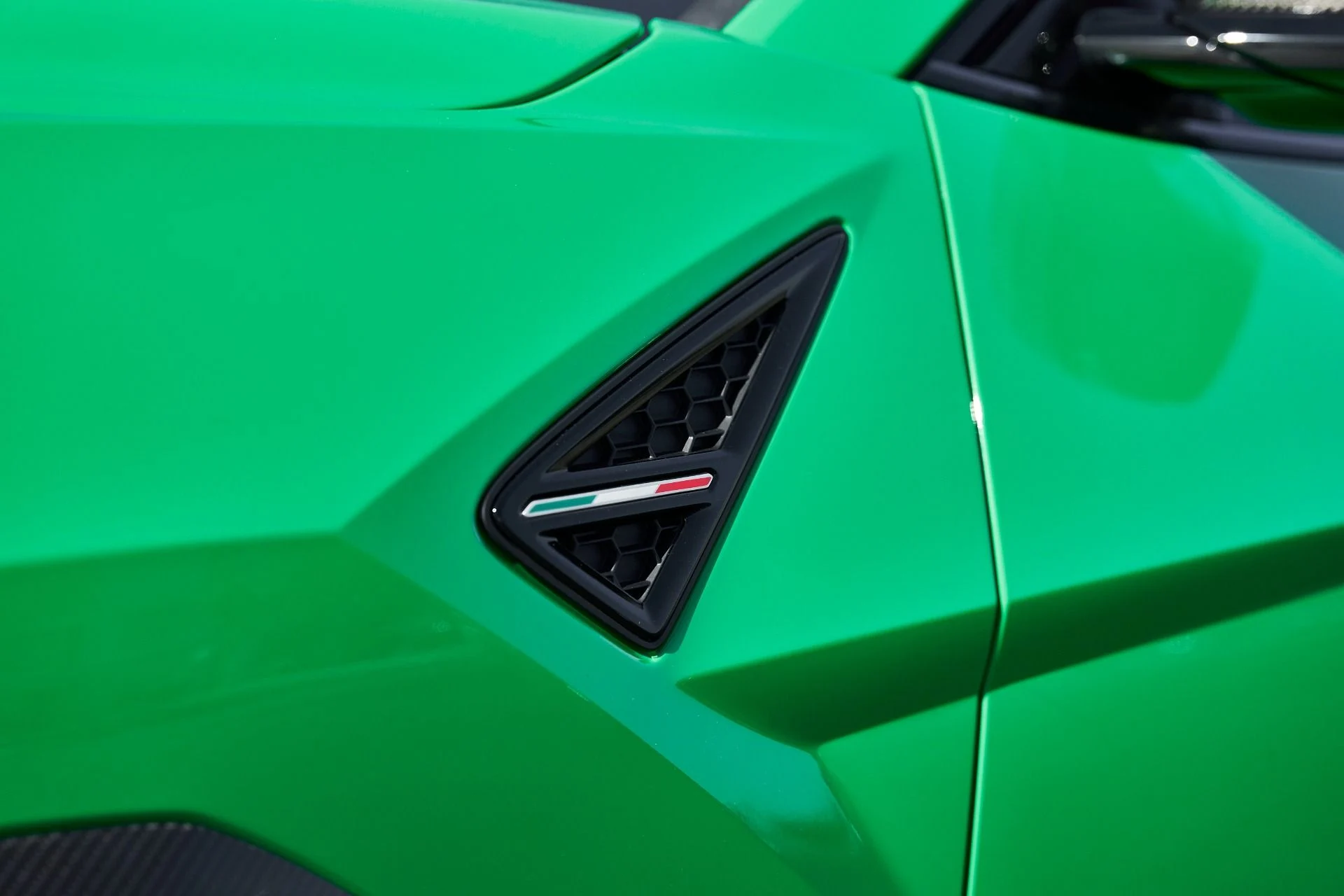 mph009_2807776196_Used_2024_Lamborghini_Urus_Performante_1770171819_2490049d9c