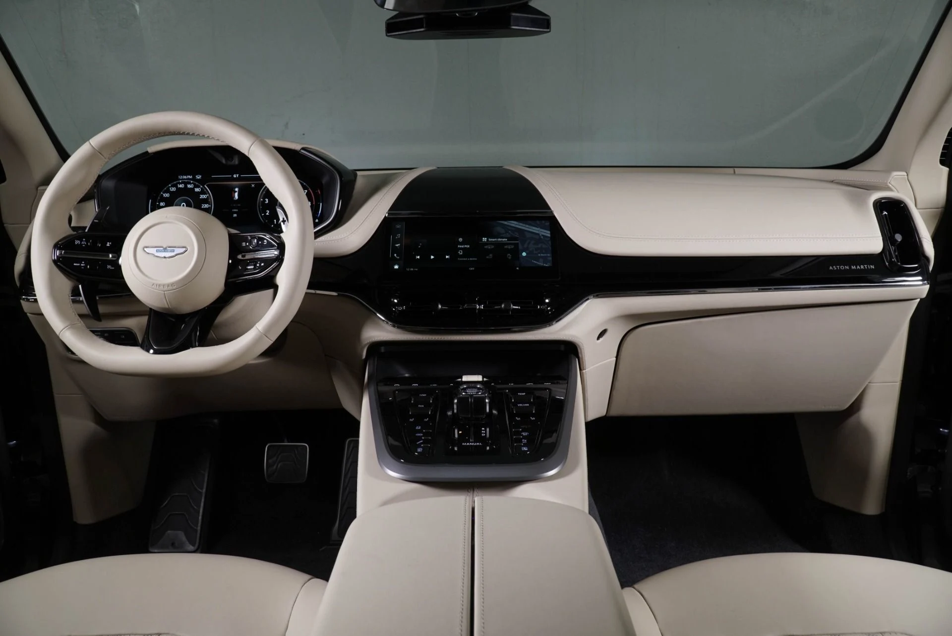 mph009_2813450420_New_2026_Aston_Martin_DBX_707_1765563110_6eecdbcac5