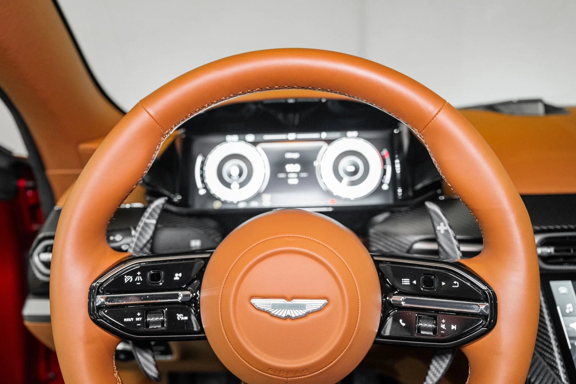 mph009_283833836_Used_2025_Aston_Martin_Vanquish_1751746222_696b42bc19