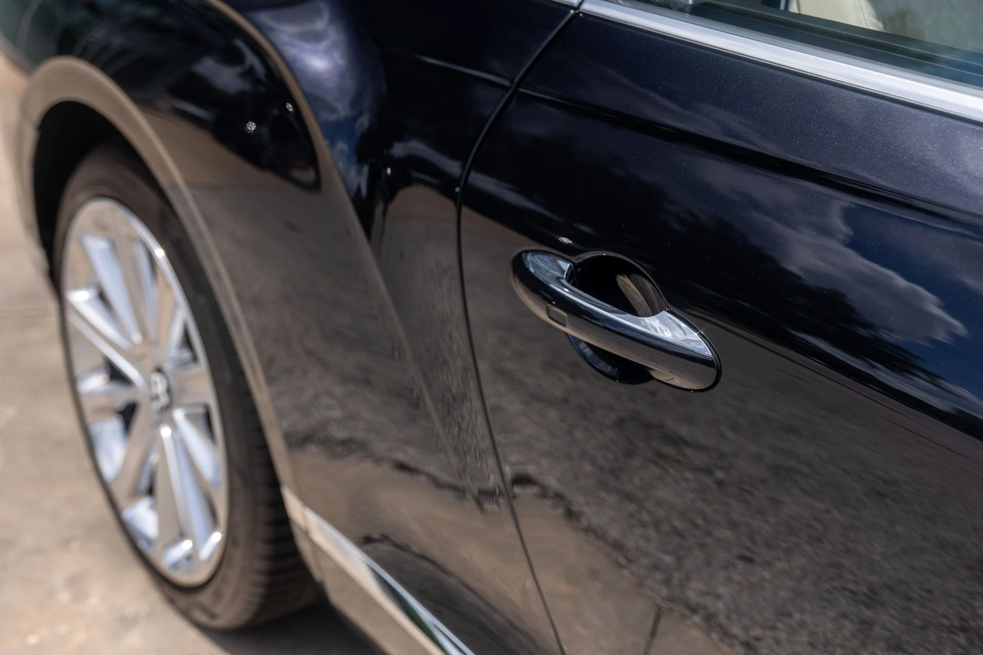 mph009_2840107410_Hi_Tech_Luxury_Imports_LLC_SCBCG_2_ZG_6_NC_090901_image_9_ffc69020db