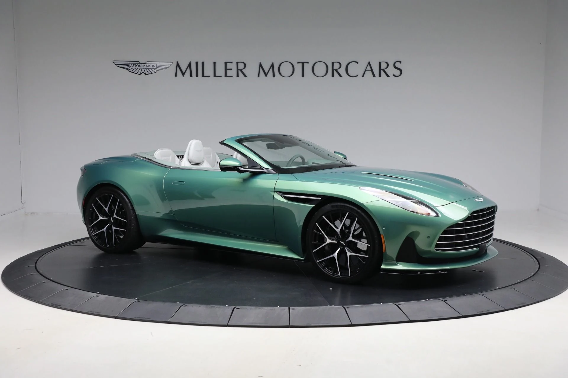 mph009_2848241092_New_2025_Aston_Martin_DB_12_Volante_9b51739843